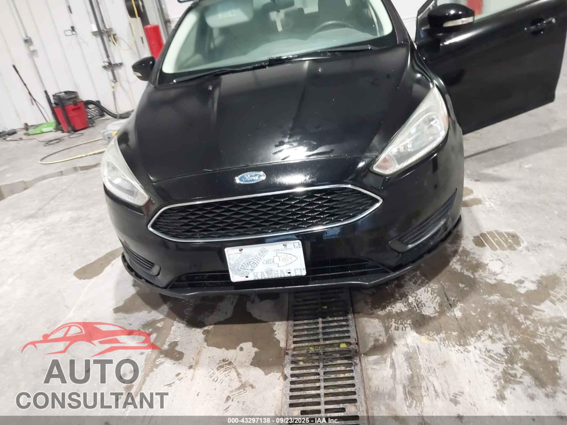 FORD FOCUS 2016 - 1FADP3F25GL271027