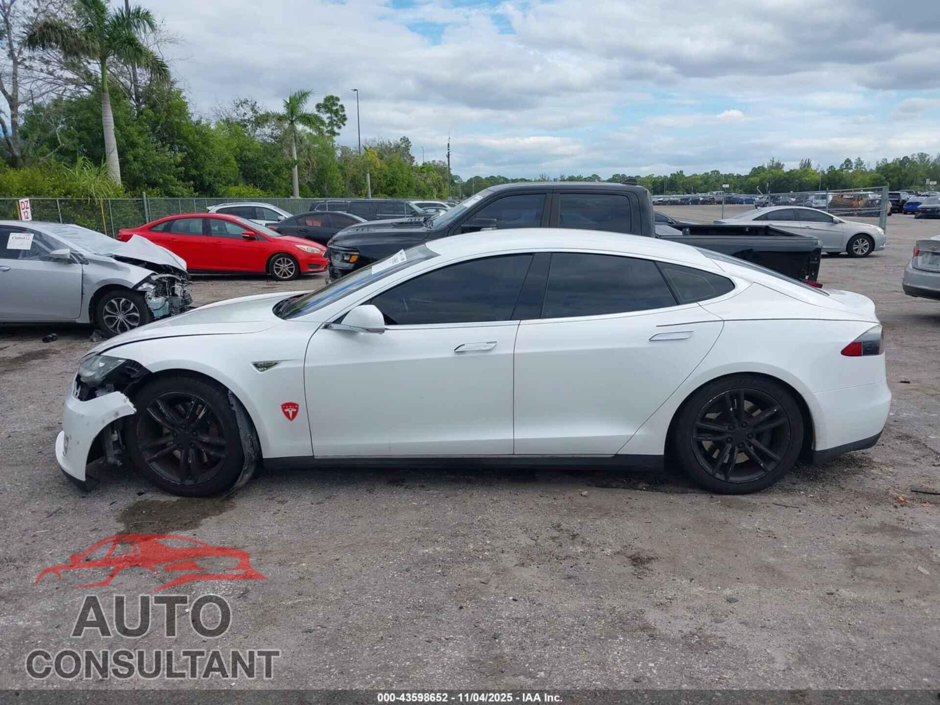 TESLA MODEL S 2013 - 5YJSA1DN3DFP13788