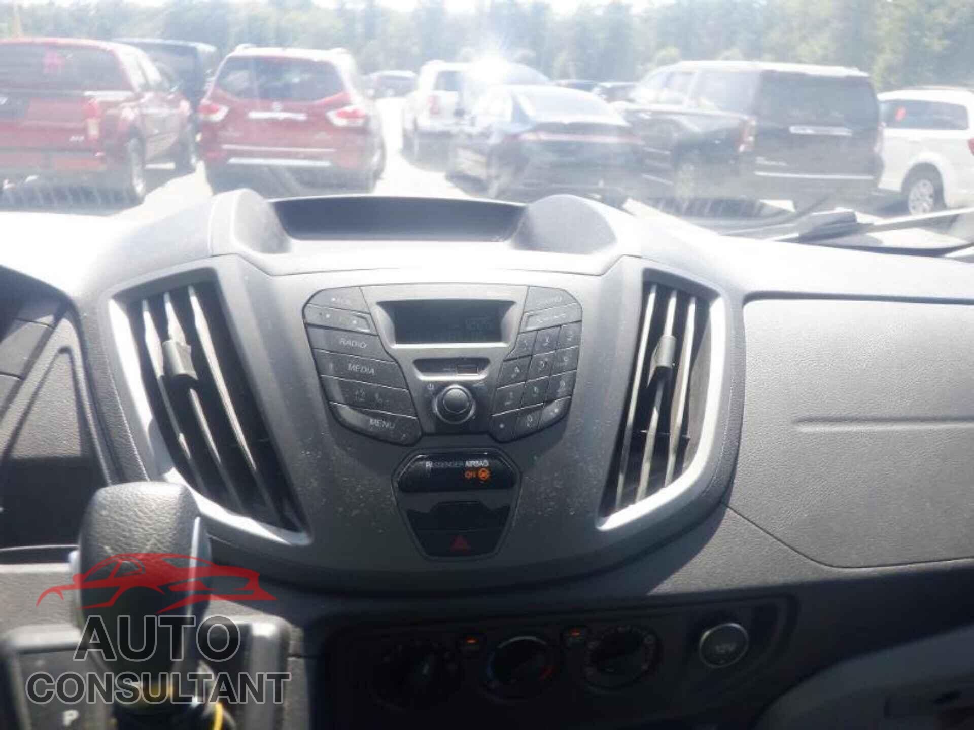 FORD TRANSIT 2019 - 1FTYR1YM7KKB87864