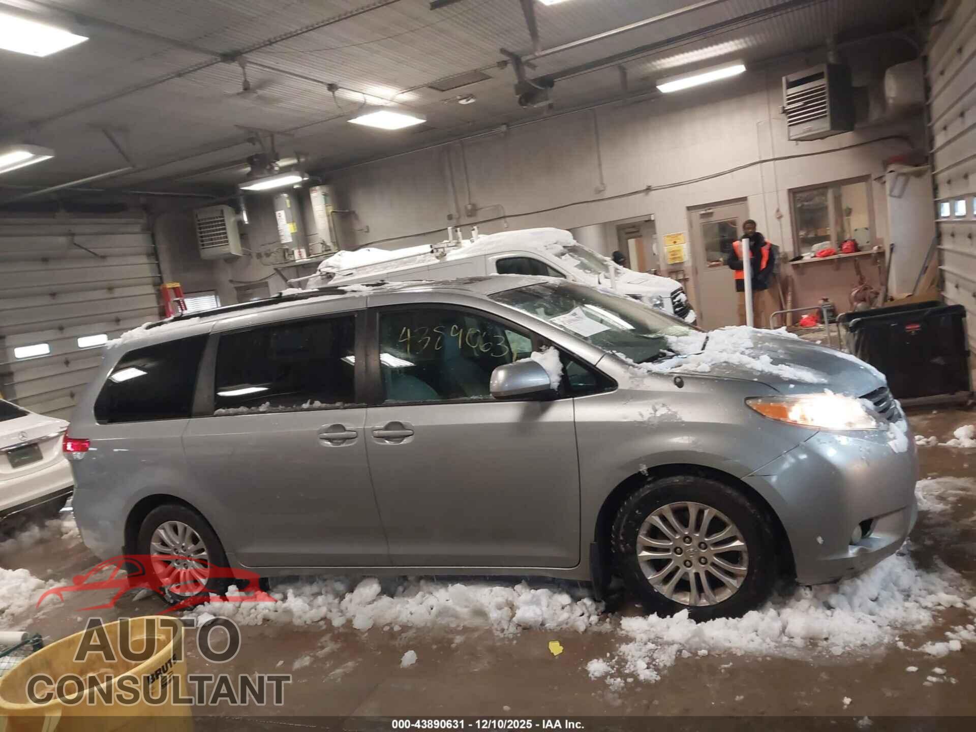 TOYOTA SIENNA 2013 - 5TDYK3DC8DS285813