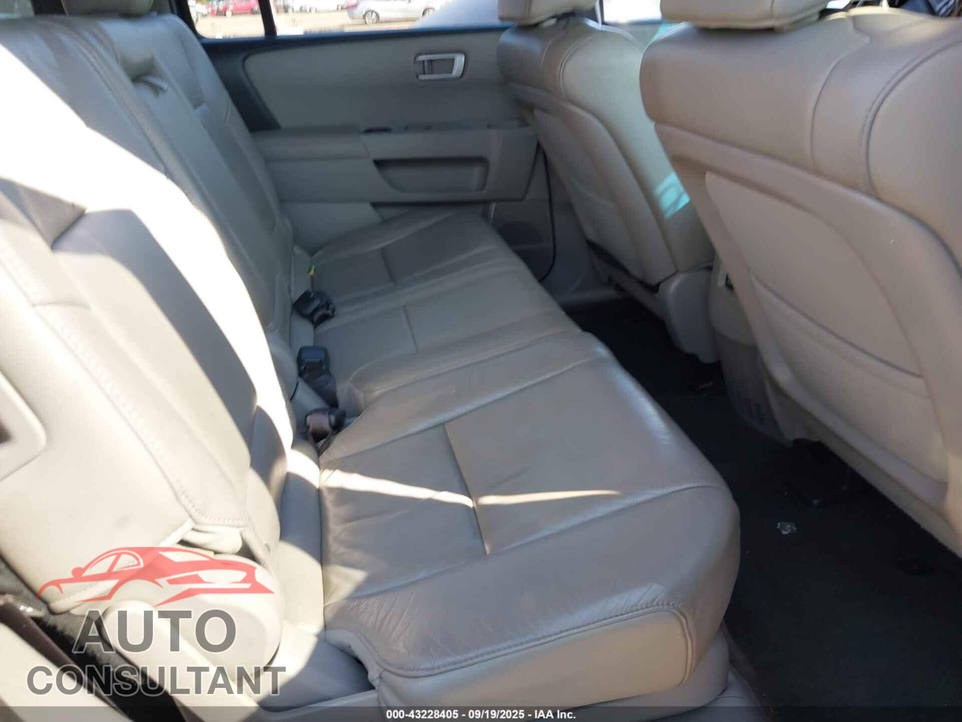 HONDA PILOT 2015 - 5FNYF4H56FB042093