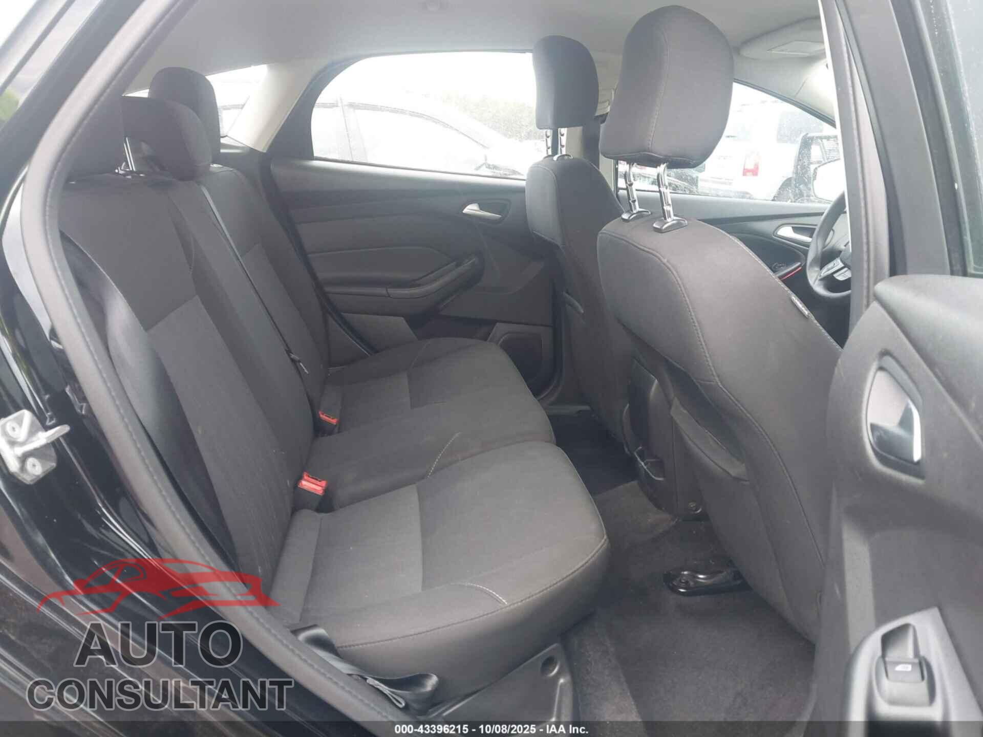 FORD FOCUS 2017 - 1FADP3K28HL286046