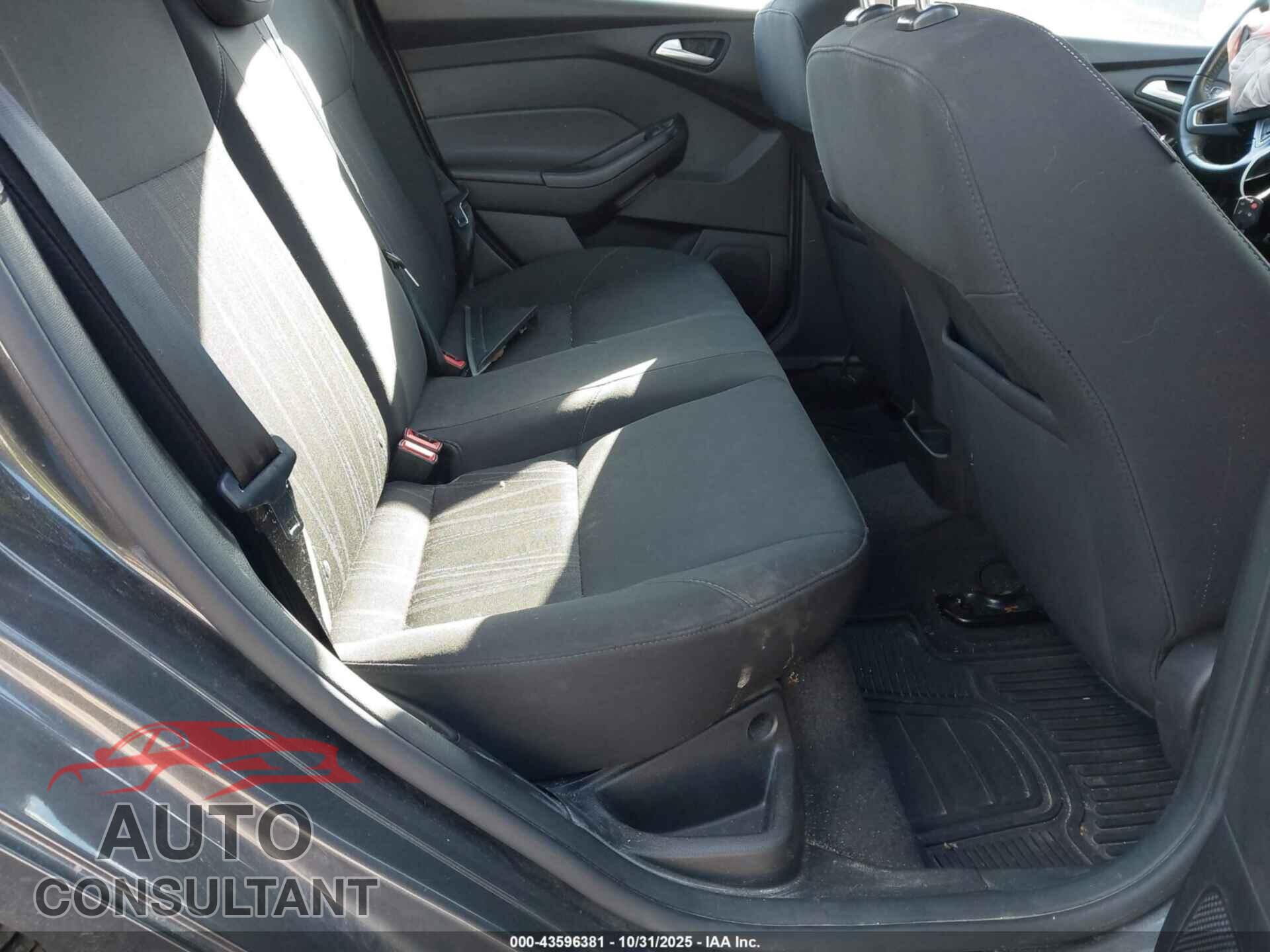 FORD FOCUS 2016 - 1FADP3F24GL245552
