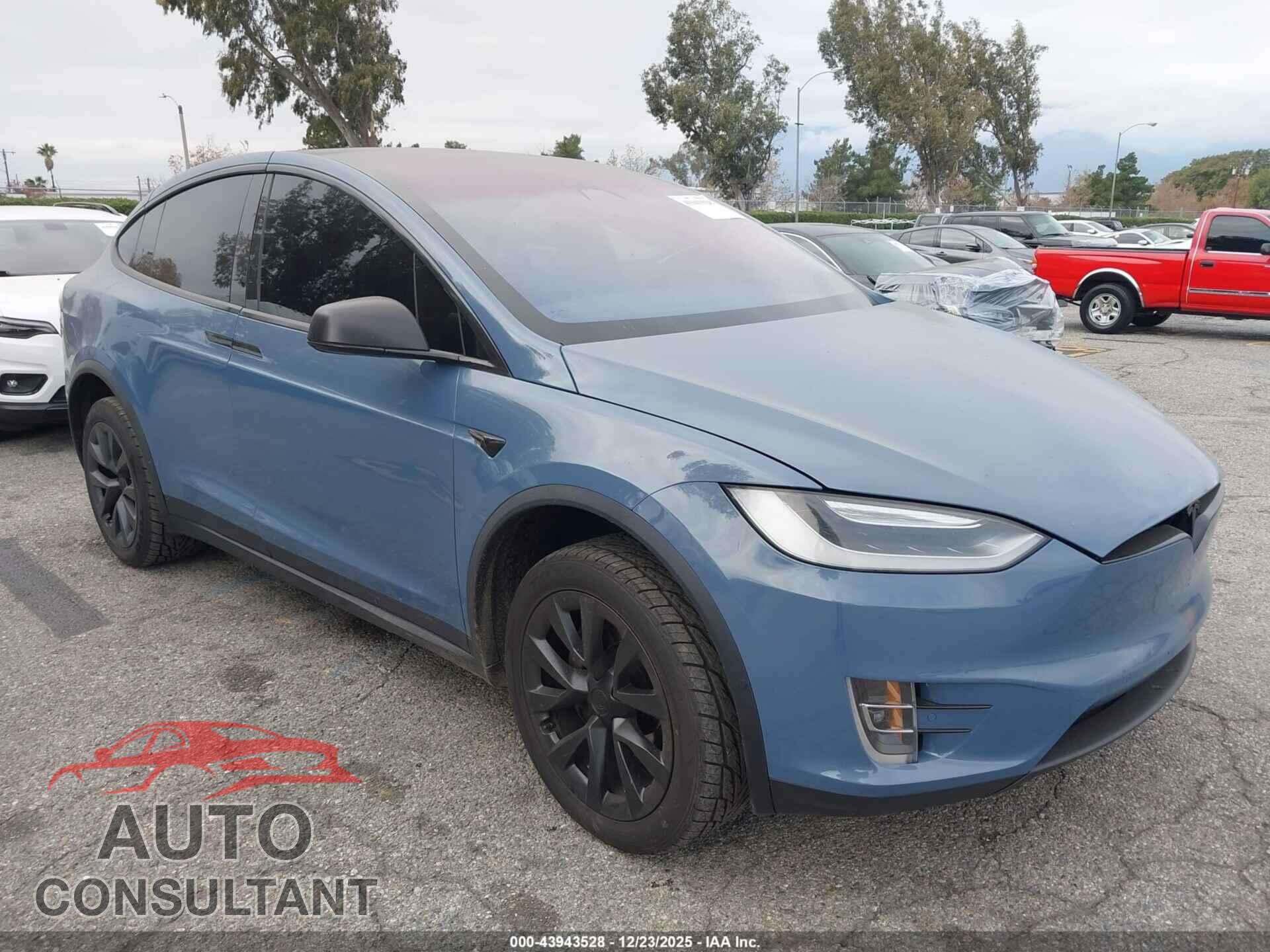 TESLA MODEL X 2017 - 5YJXCDE24HF070184