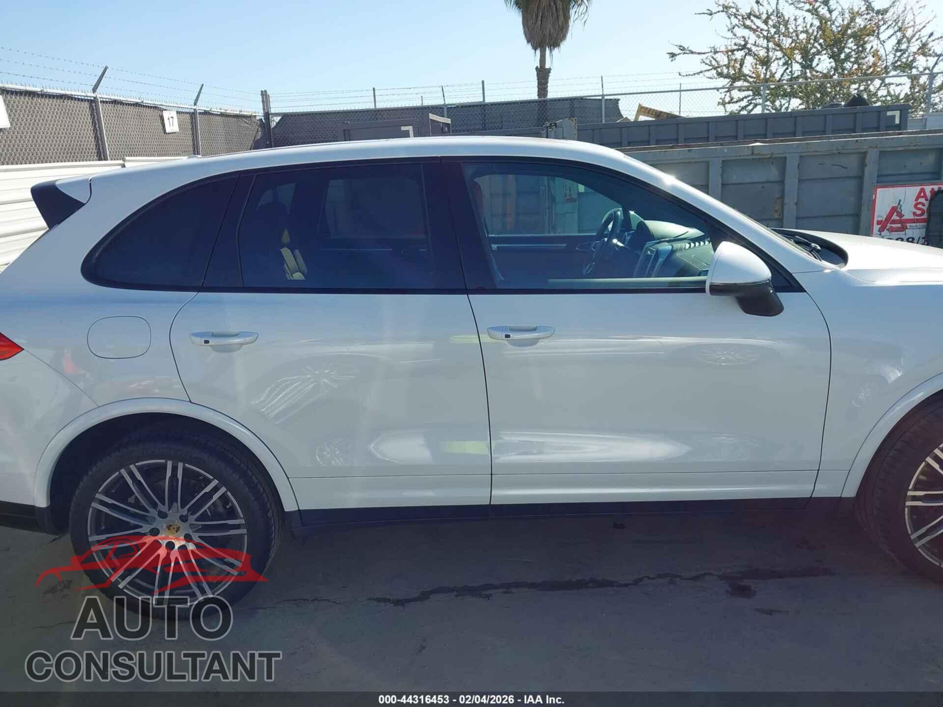 PORSCHE CAYENNE 2017 - WP1AA2A29HKA89482
