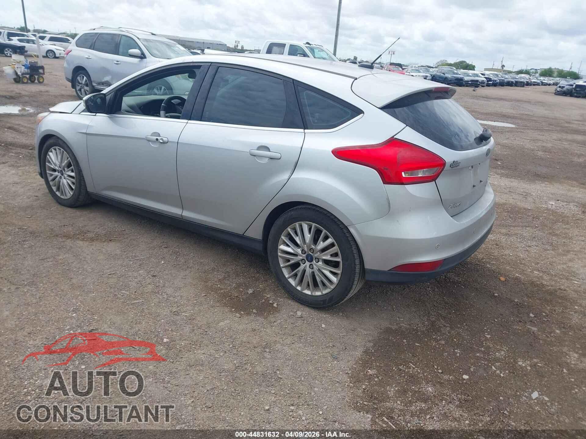 FORD FOCUS 2017 - 1FADP3N24HL268526