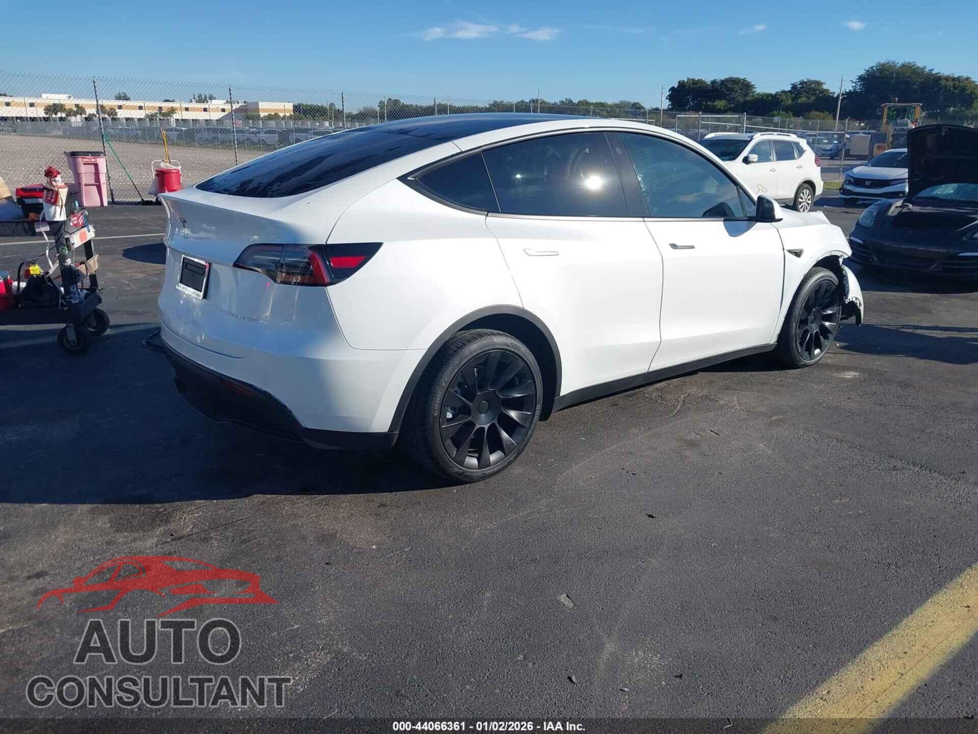TESLA MODEL Y 2022 - 7SAYGDEE9NF385502