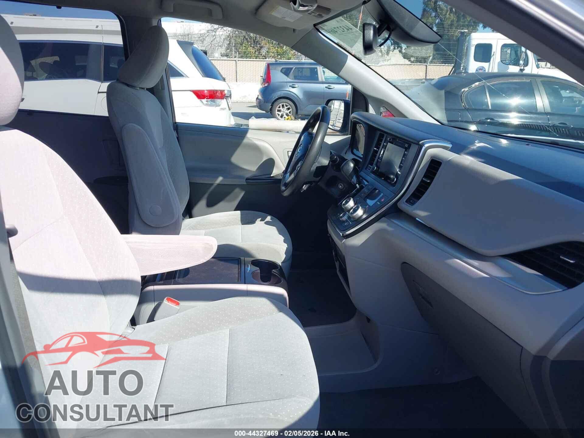 TOYOTA SIENNA 2018 - 5TDKZ3DC7JS938239
