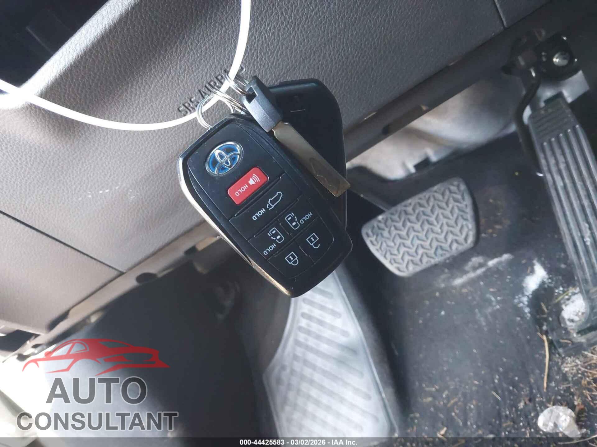 TOYOTA SIENNA 2023 - 5TDCSKFC4PS108150