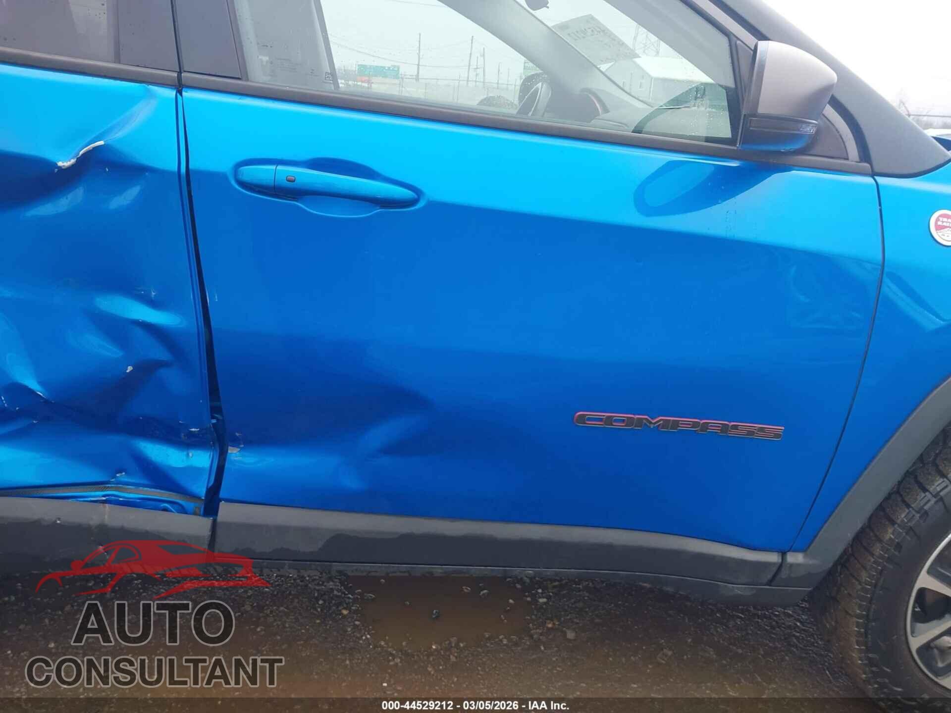 JEEP COMPASS 2018 - 3C4NJDDB0JT483600