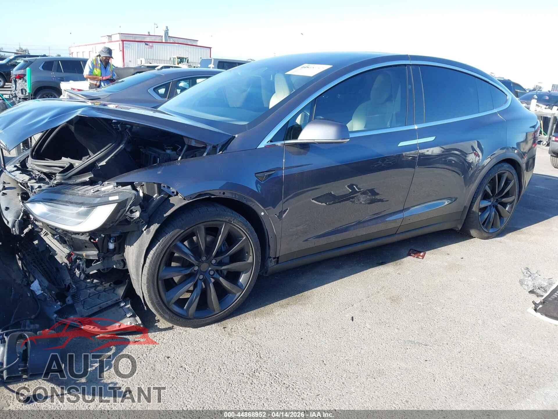 TESLA MODEL X 2018 - 5YJXCAE21JF087674