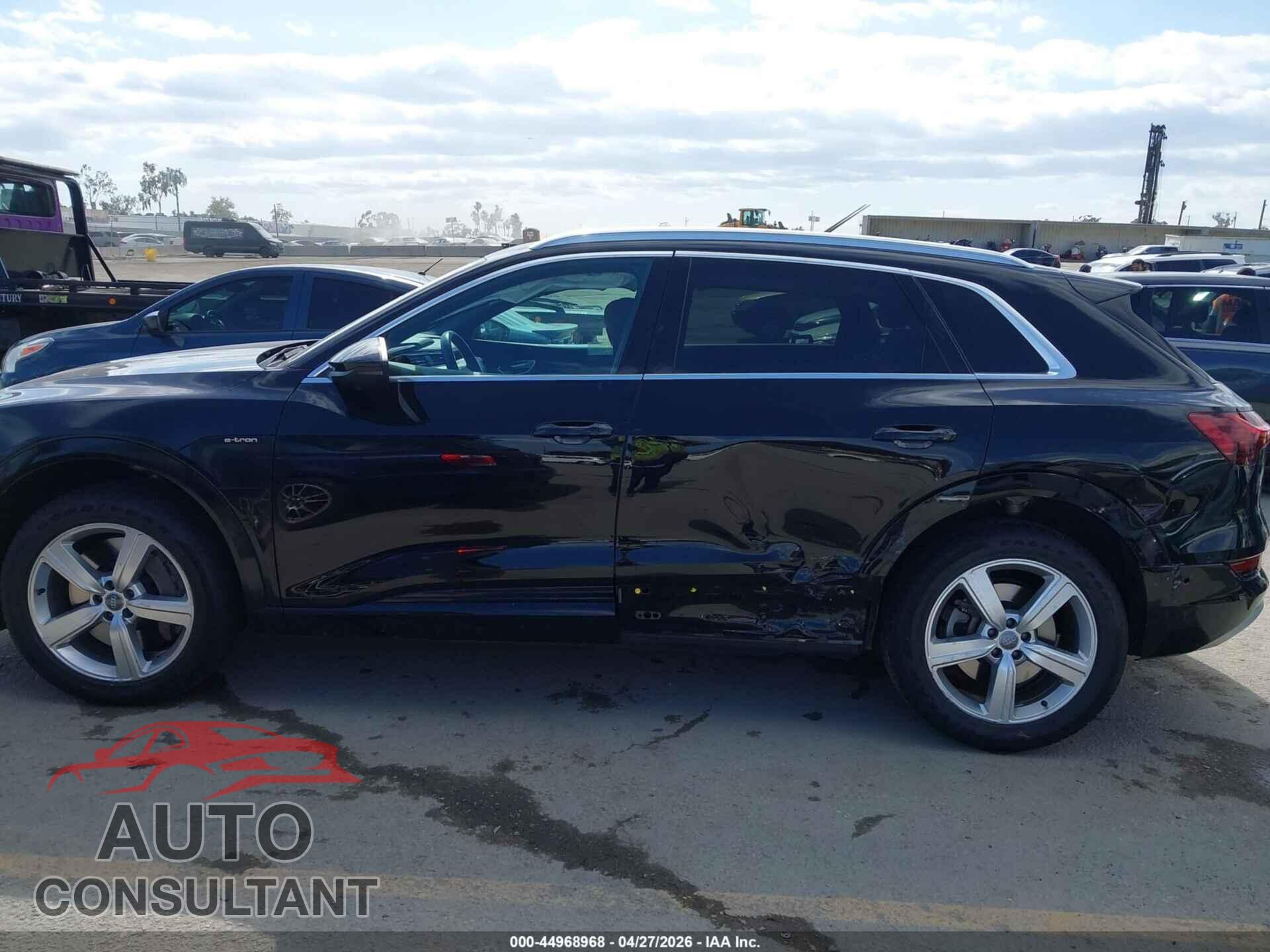 AUDI E-TRON 2019 - WA1LAAGE4KB015331