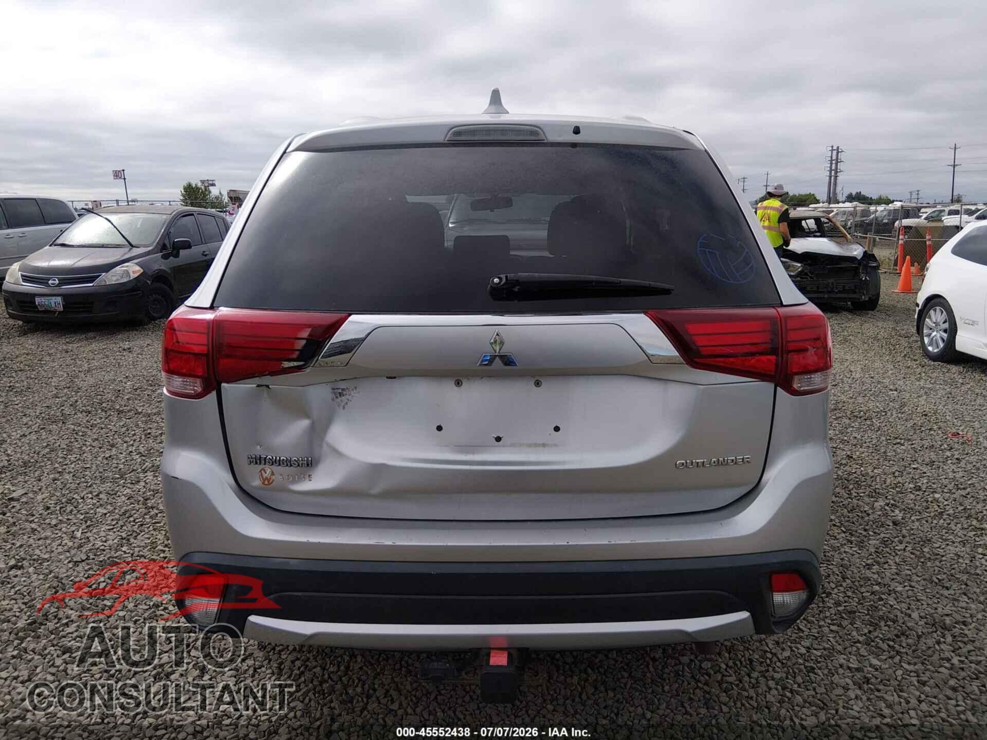 MITSUBISHI OUTLANDER 2018 - JA4AD2A30JZ004571