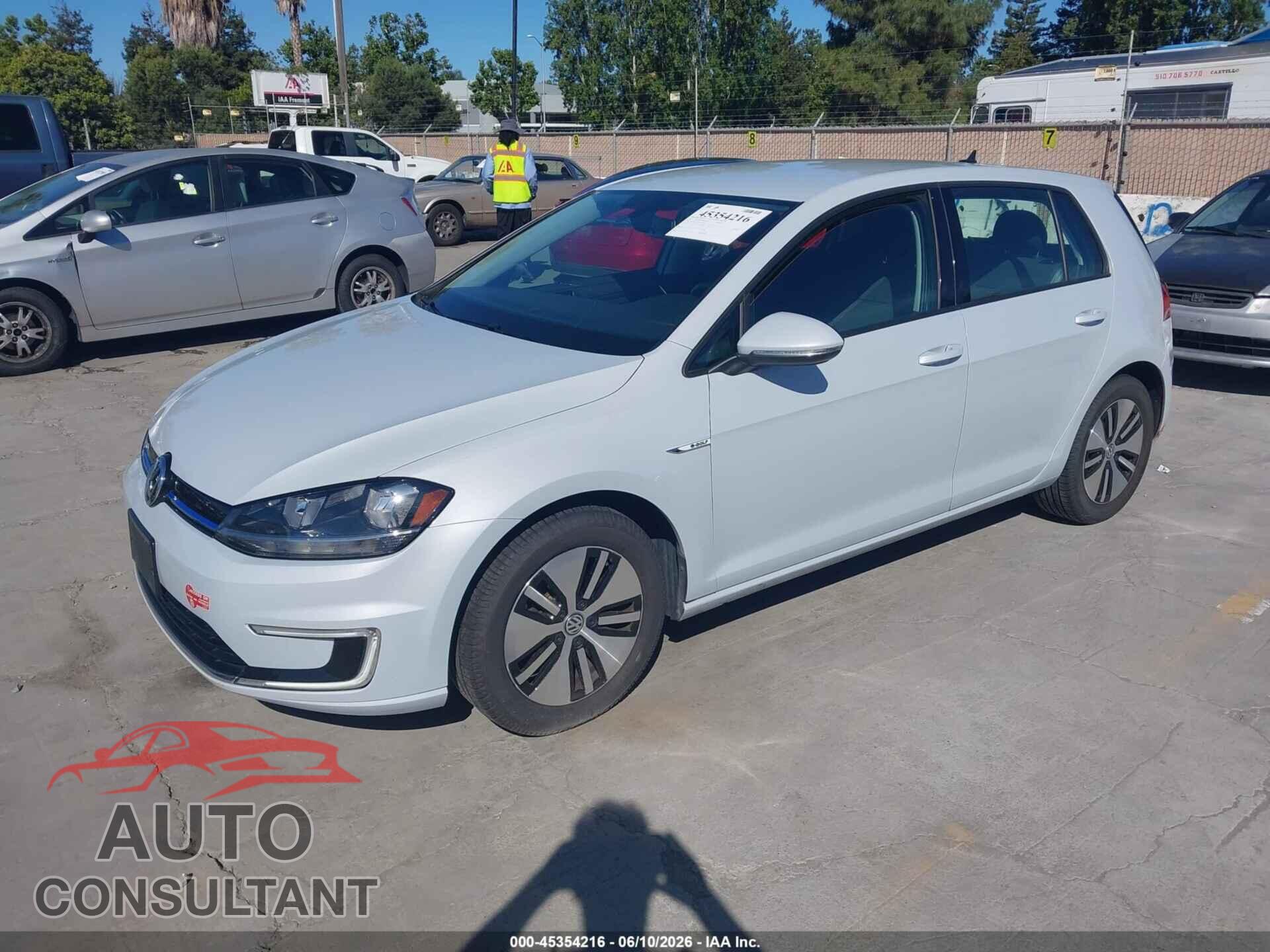 VOLKSWAGEN E-GOLF 2017 - WVWKR7AU1HW954273