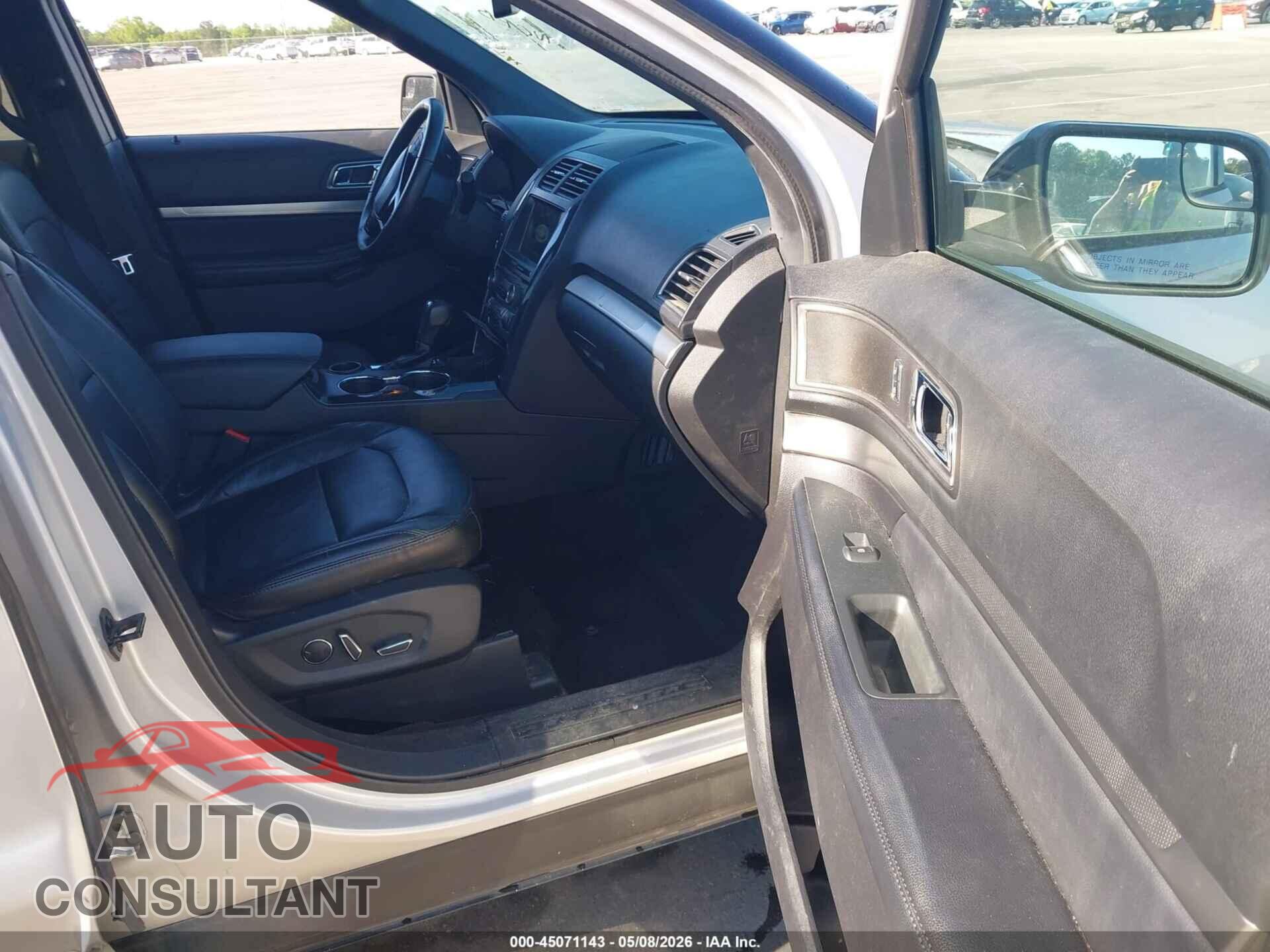 FORD EXPLORER 2018 - 1FM5K7D86JGB51261