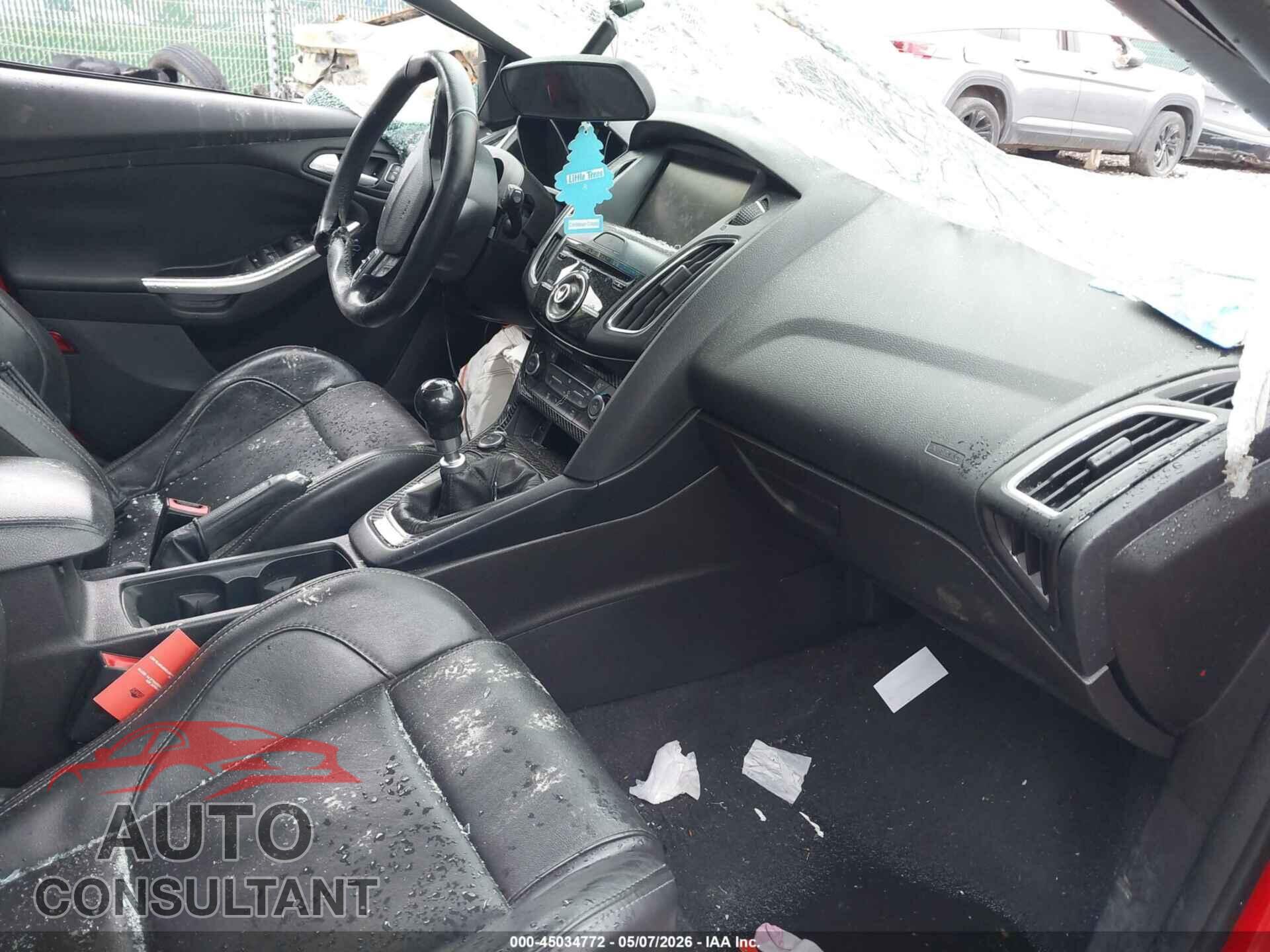 FORD FOCUS ST 2015 - 1FADP3L9XFL339211