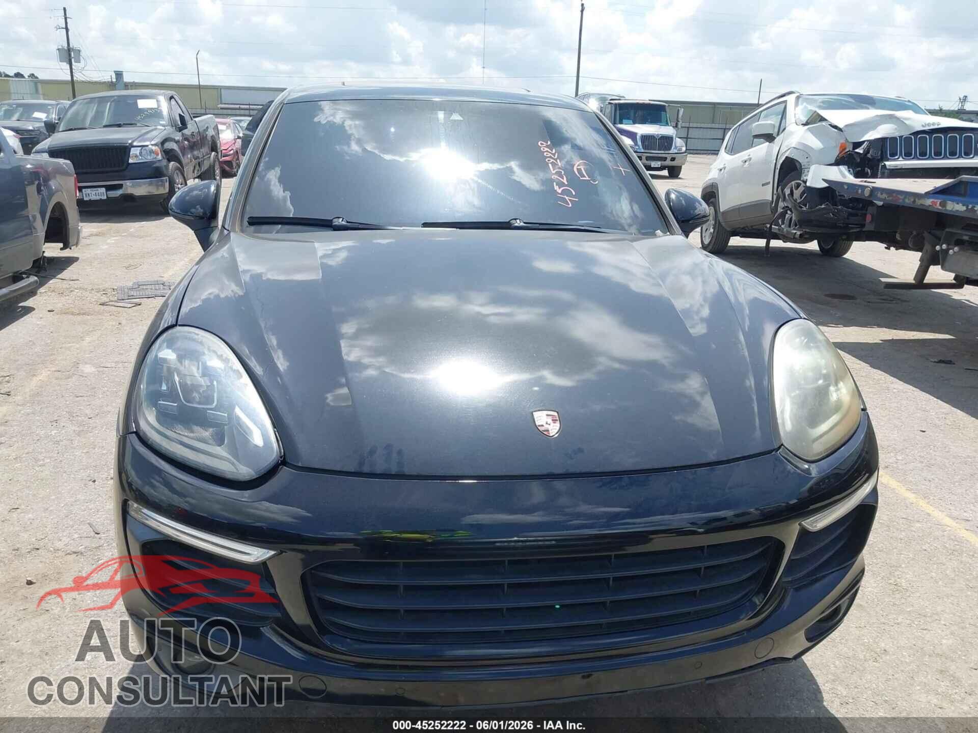 PORSCHE CAYENNE 2018 - WP1AA2A29JKA00497