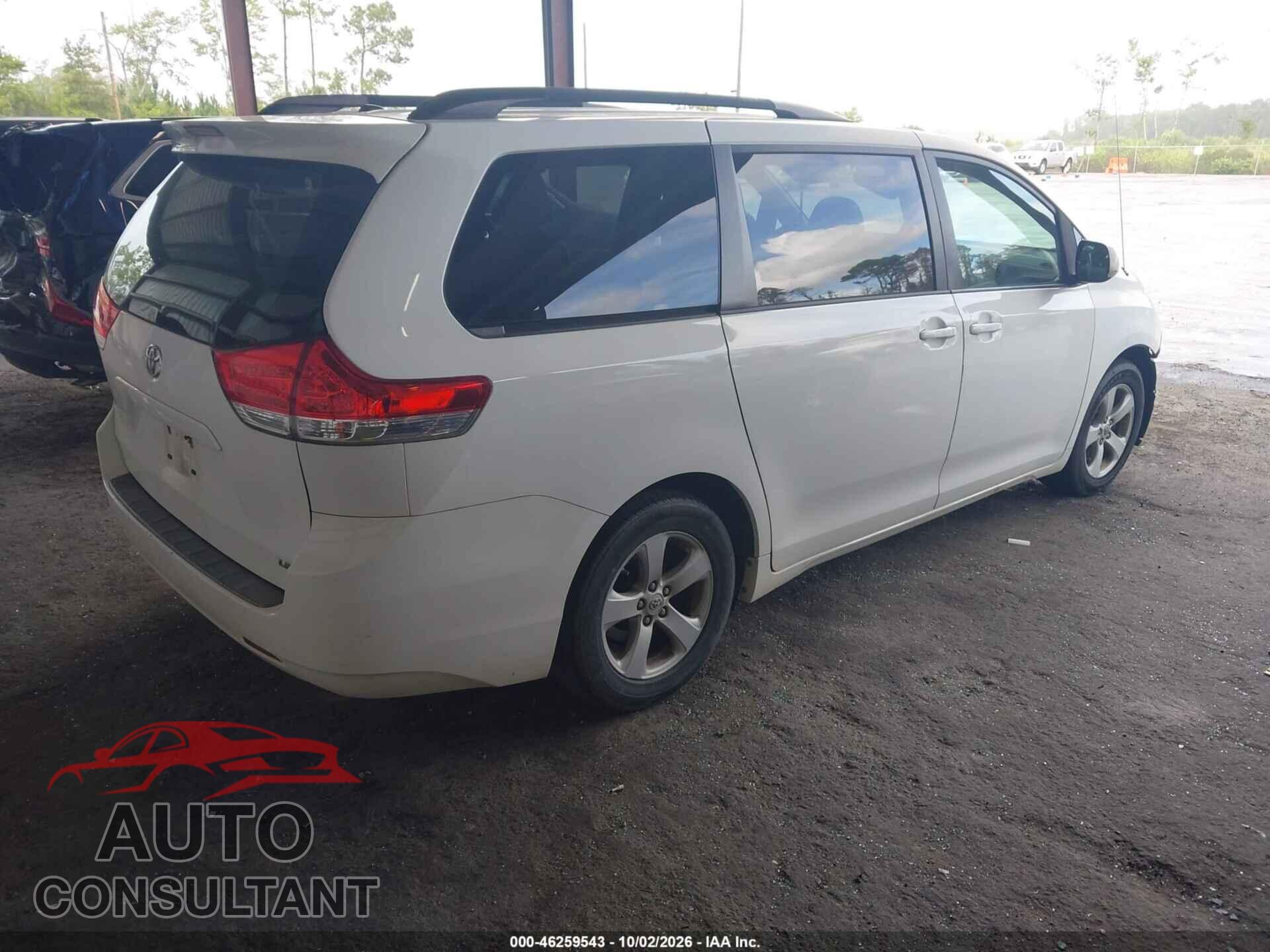 TOYOTA SIENNA 2011 - 5TDKK3DC5BS170816