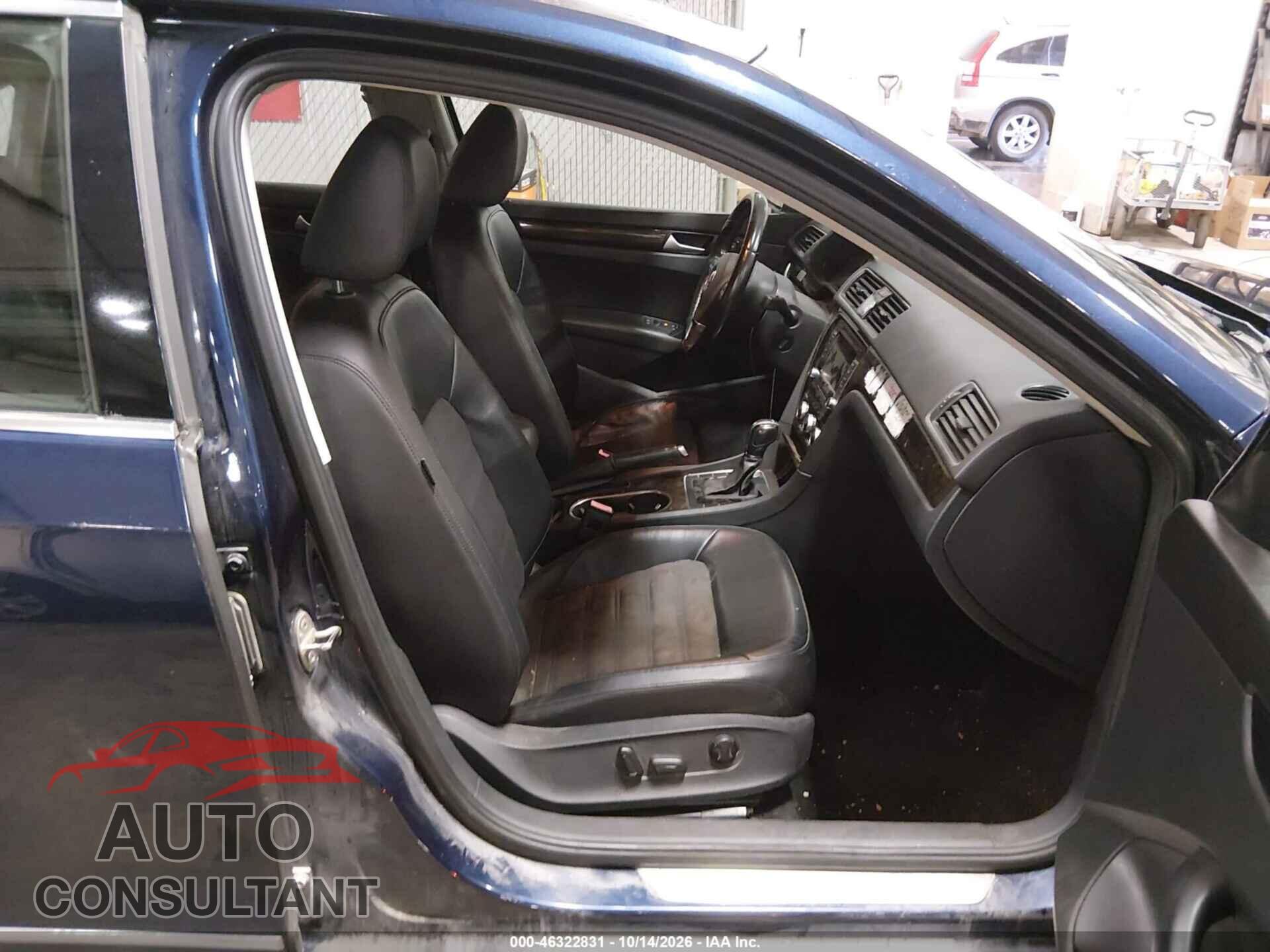 VOLKSWAGEN PASSAT 2015 - 1VWCV7A34FC108190