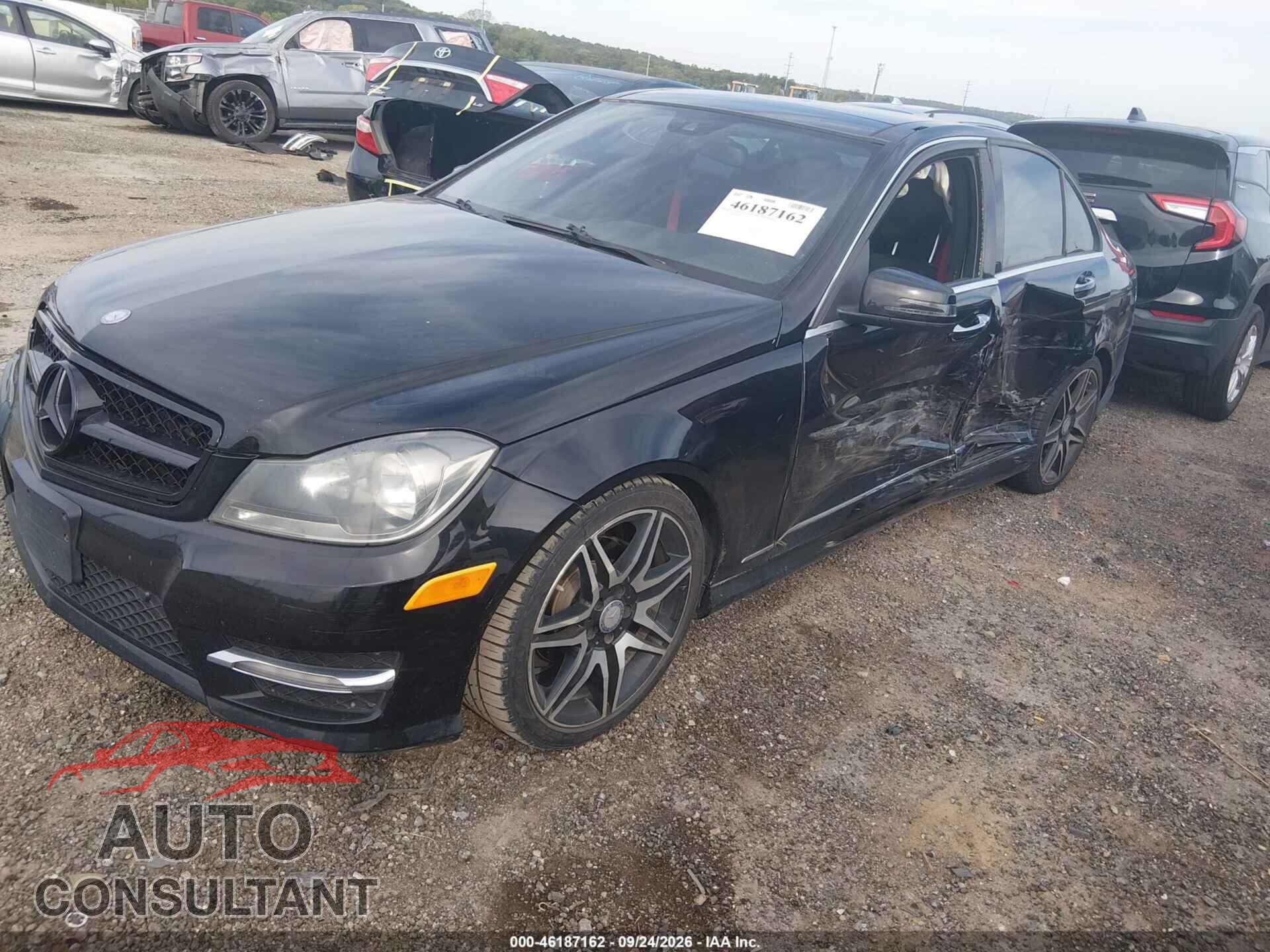 MERCEDES-BENZ C-CLASS 2013 - WDDGF4HB2DR250082