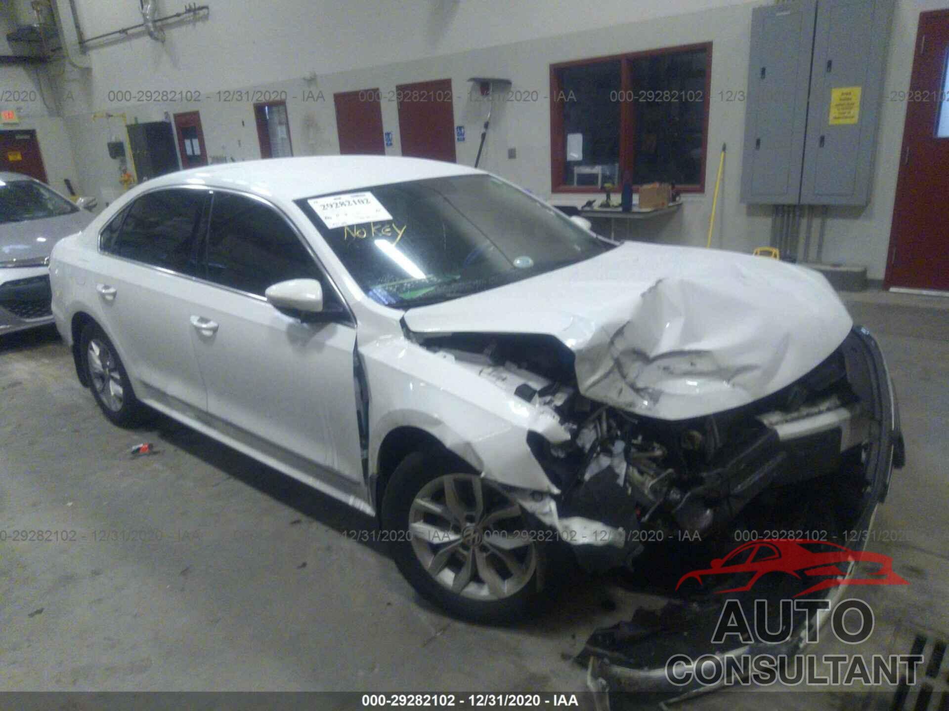 VOLKSWAGEN PASSAT 2017 - 1VWAT7A35HC002489