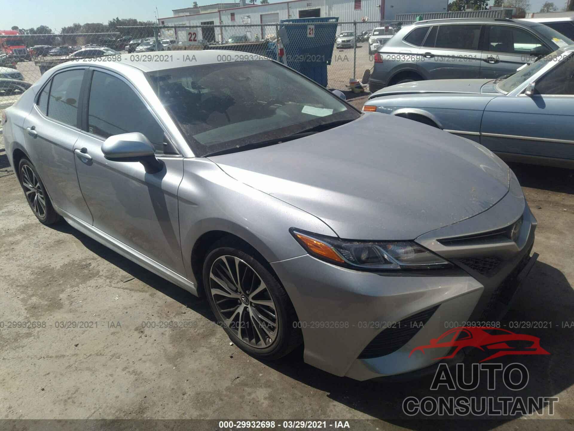 TOYOTA CAMRY 2018 - 4T1B11HK5JU589232