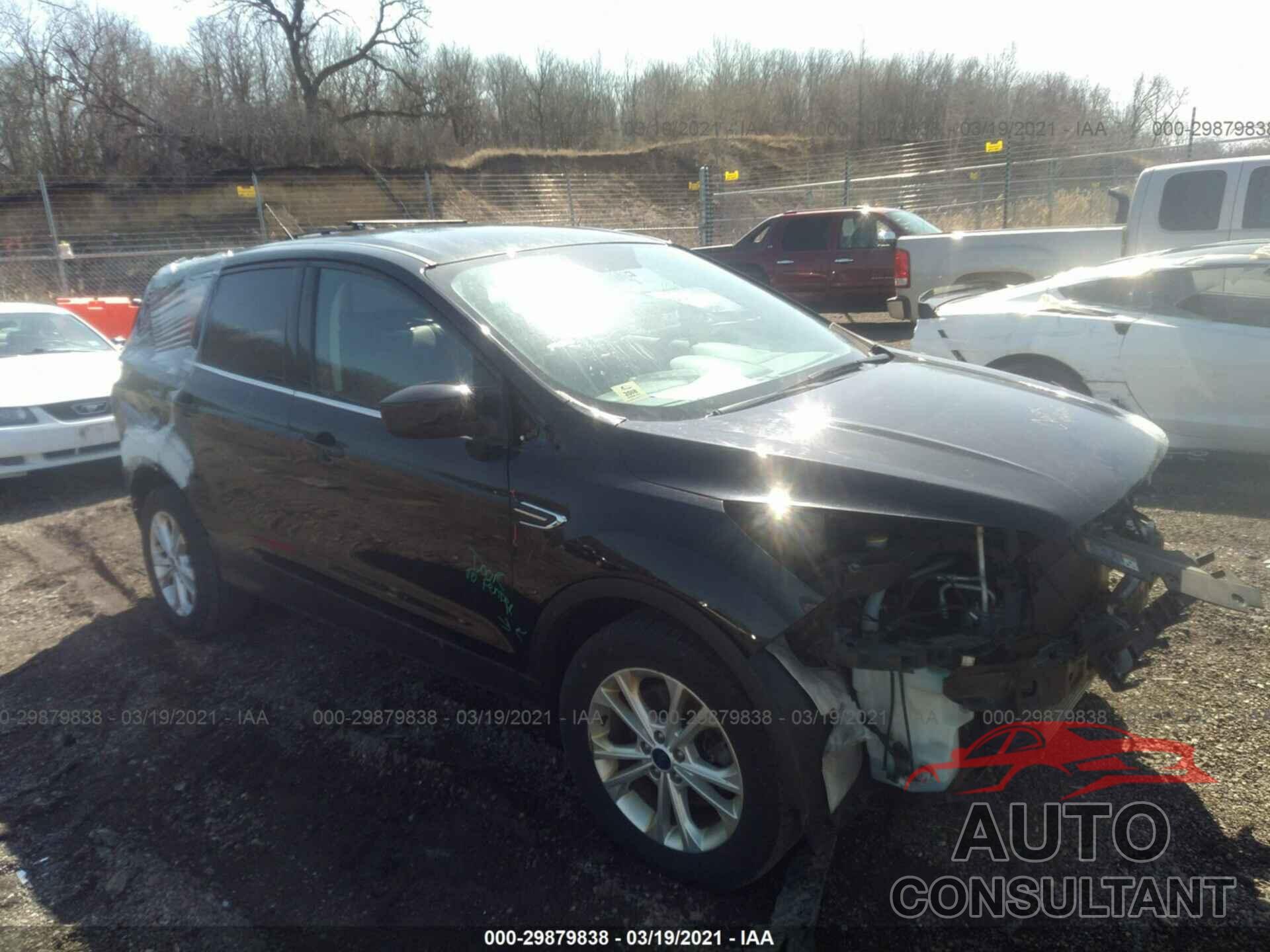 FORD ESCAPE 2017 - 1FMCU9G91HUC03523