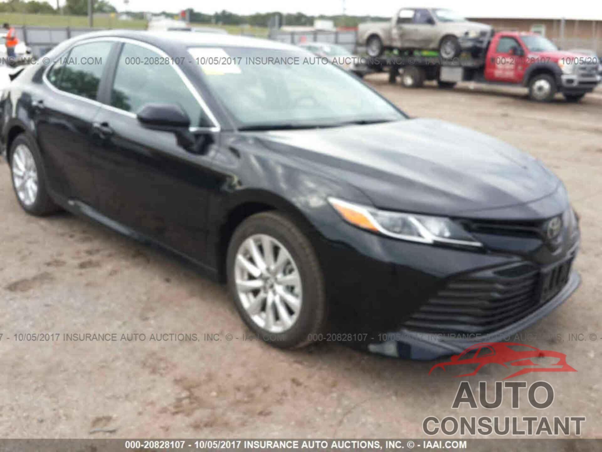 Toyota Camry 2018 - 4T1B11HKXJU502120