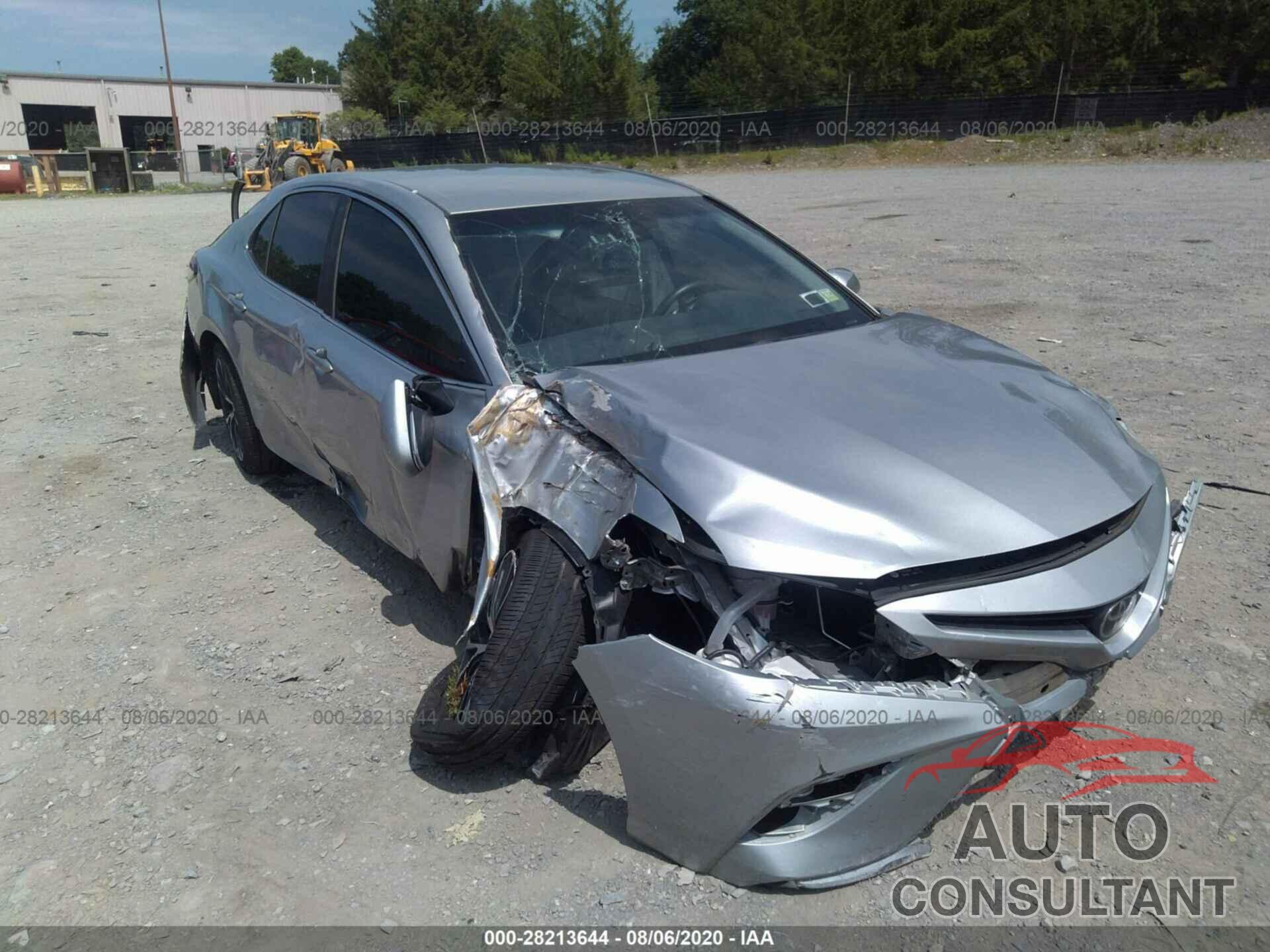 TOYOTA CAMRY 2018 - 4T1B11HK4JU028262