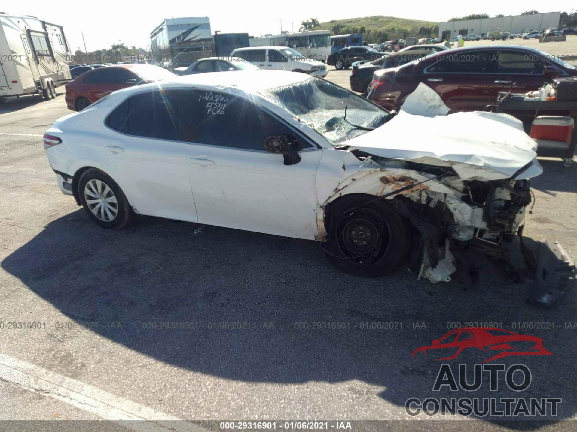 TOYOTA CAMRY 2018 - 4T1B11HK6JU565117