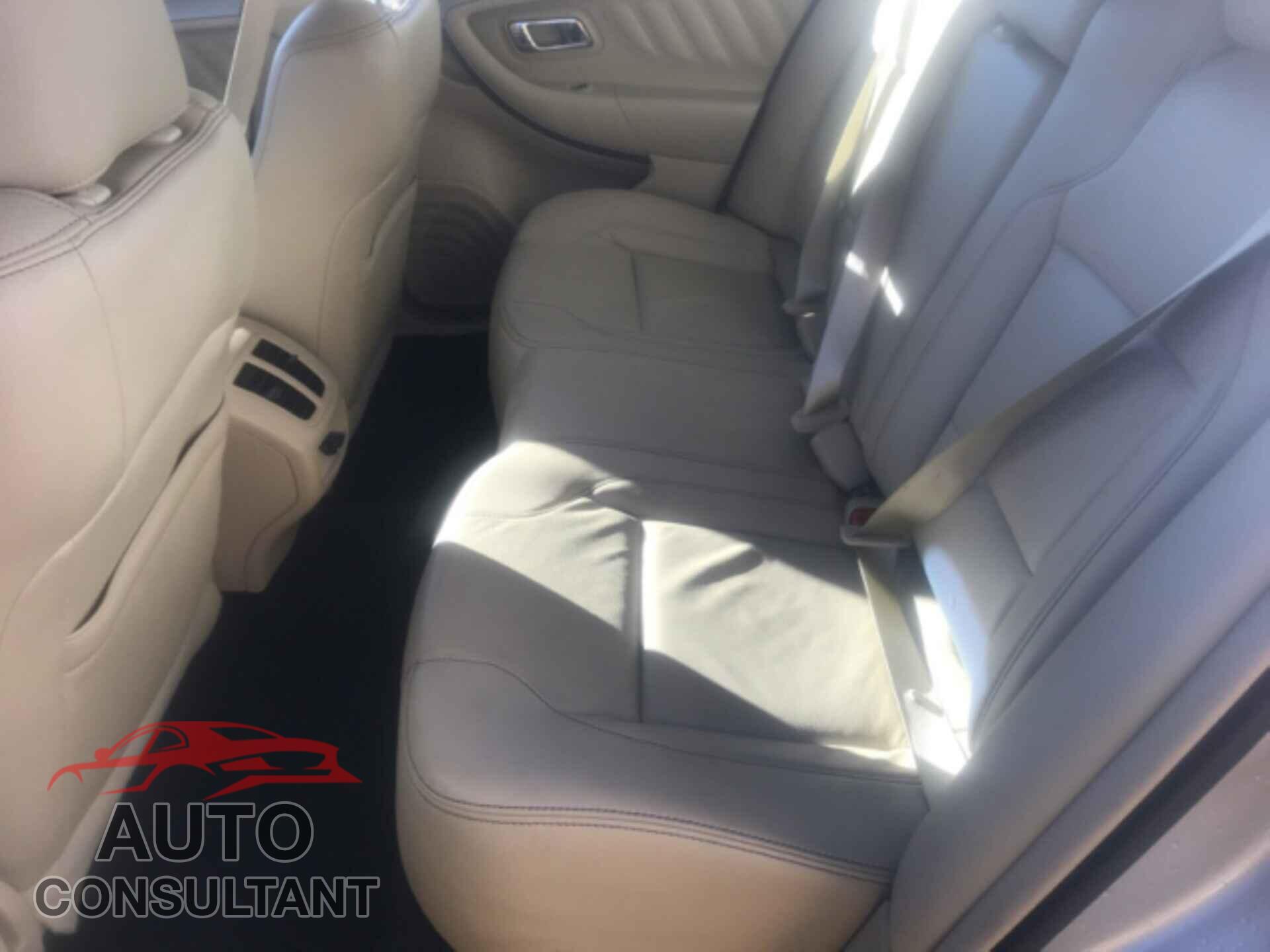 FORD TAURUS 2017 - 1FAHP2H82HG111663