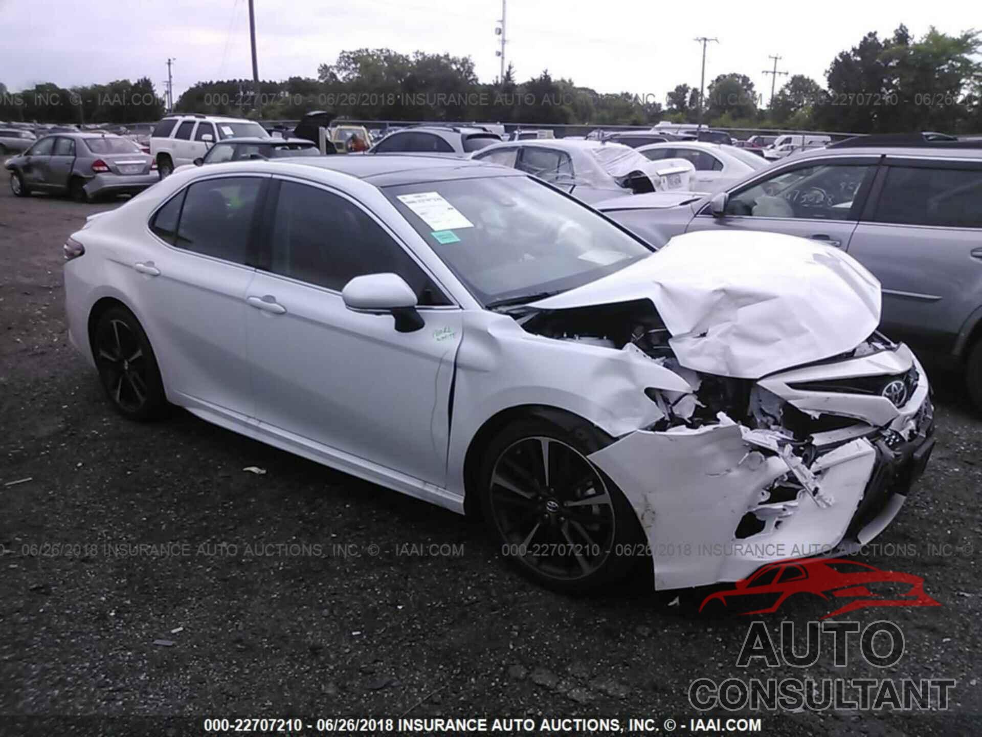 Toyota Camry 2018 - 4T1B61HK0JU080683