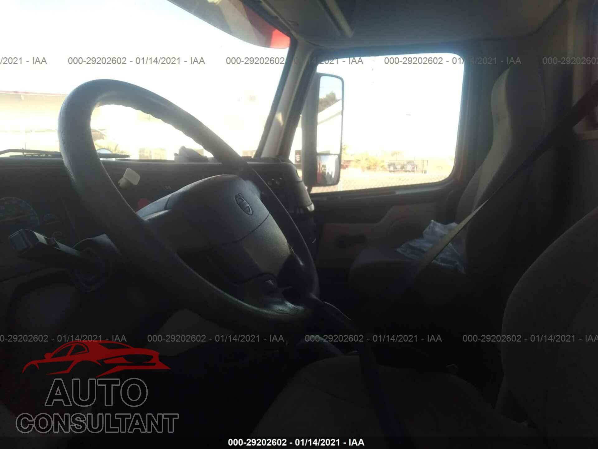 VOLVO VN 2013 - 4V4MC9EG1DN131292
