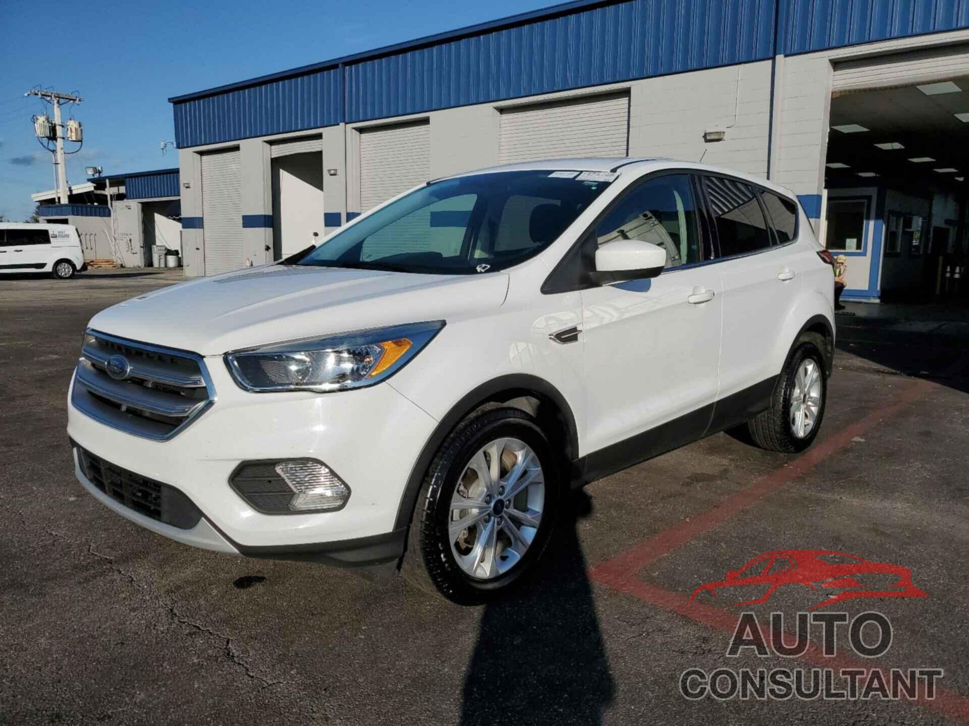FORD ESCAPE 2017 - 1FMCU0GD2HUB61816