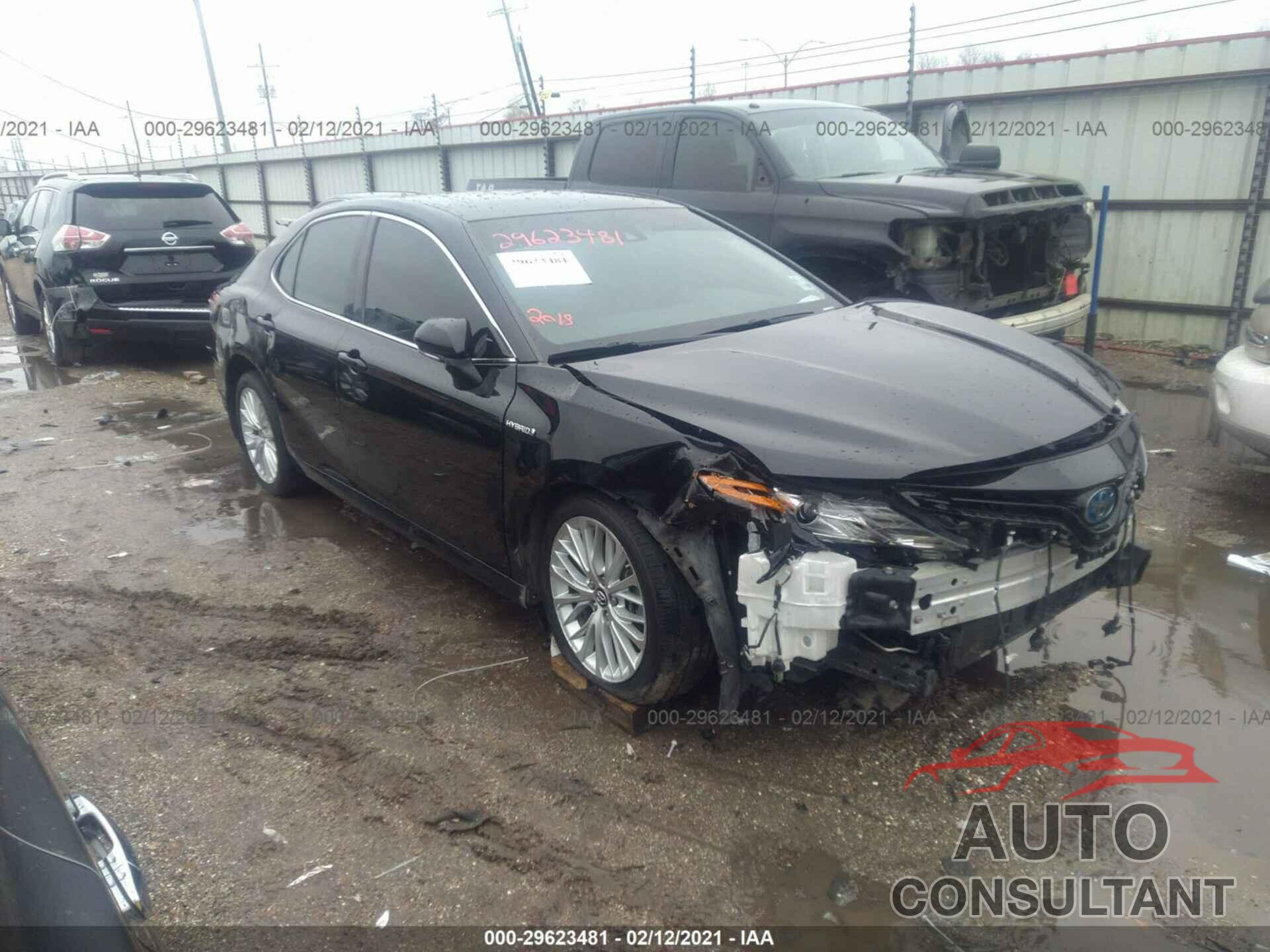 TOYOTA CAMRY 2018 - 4T1B21HK6JU004400