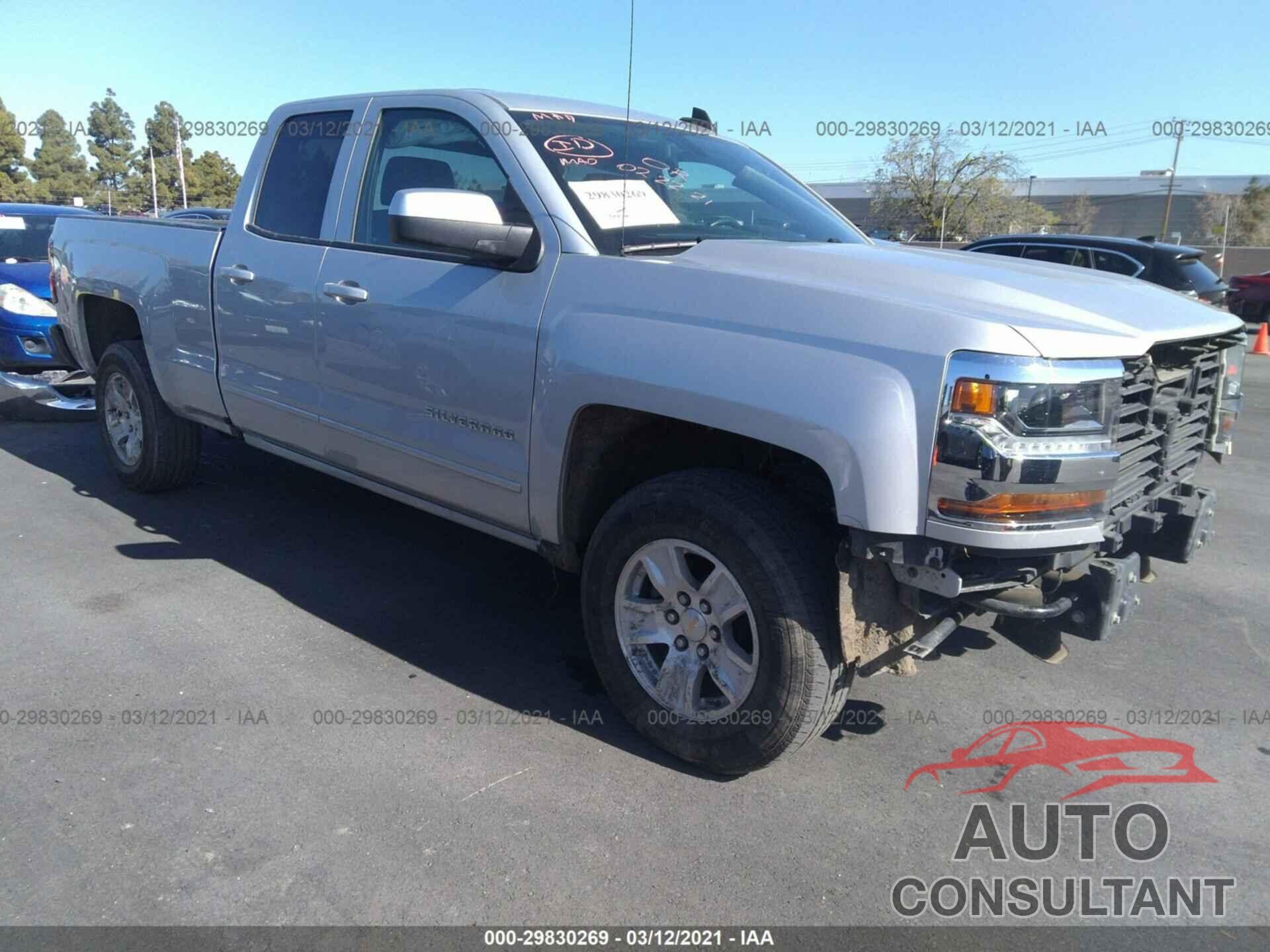 CHEVROLET SILVERADO 1500 2018 - 1GCRCREH1JZ288707
