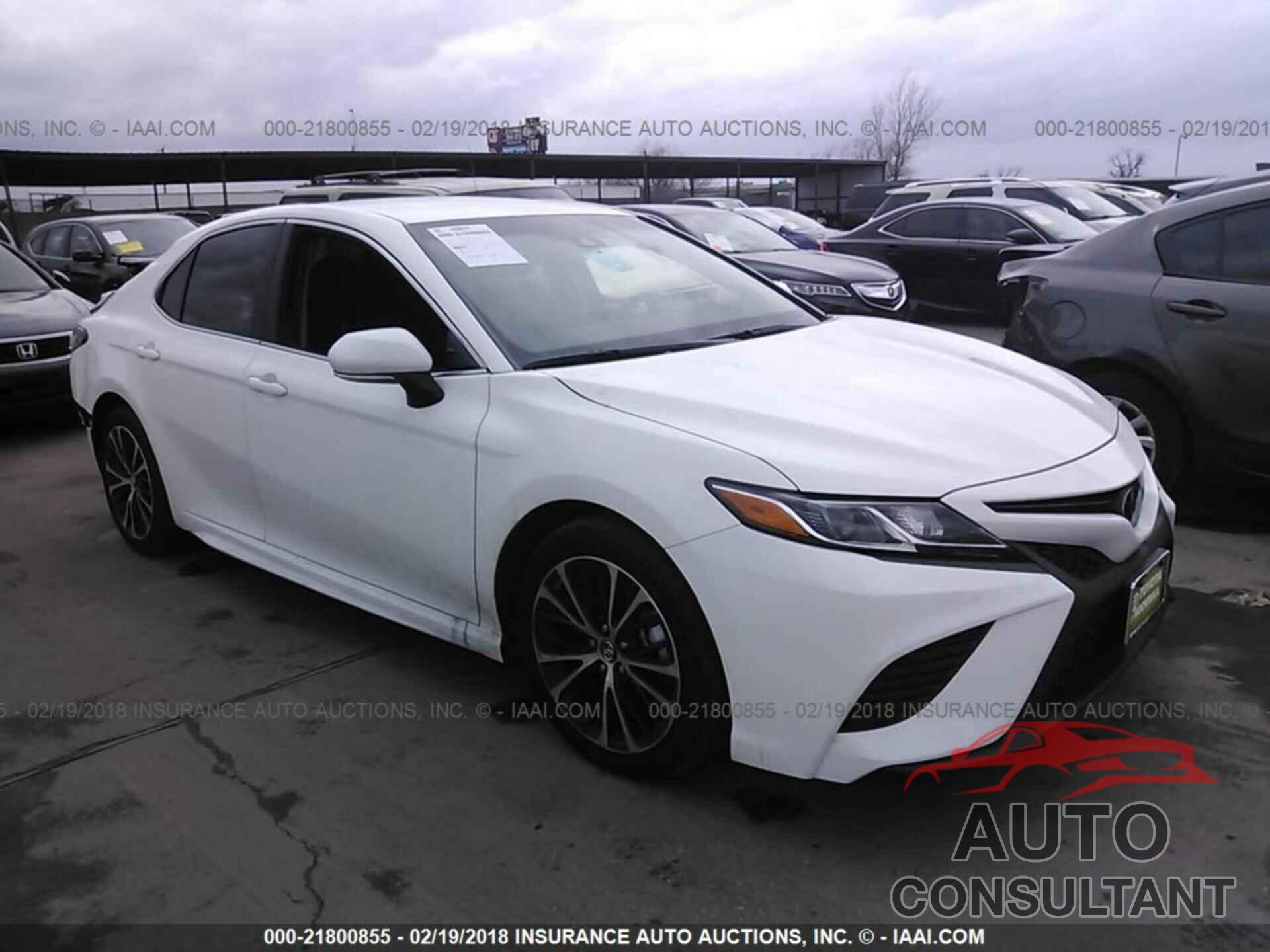 Toyota Camry 2018 - 4T1B11HK0JU028369