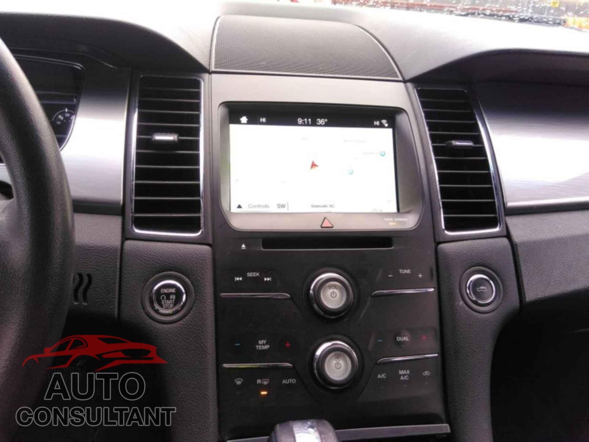 FORD TAURUS 2018 - 1FAHP2E83JG117904