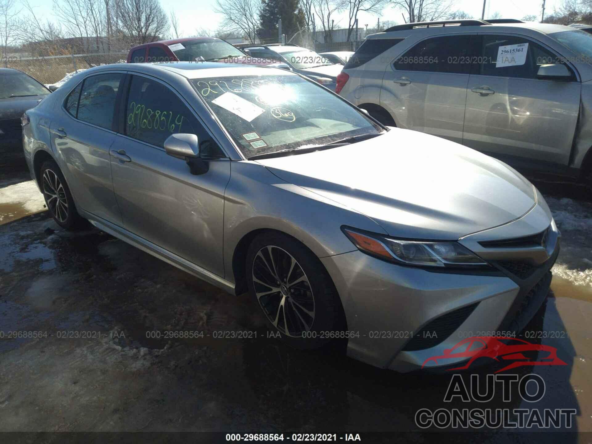 TOYOTA CAMRY 2018 - 4T1B11HK4JU096853