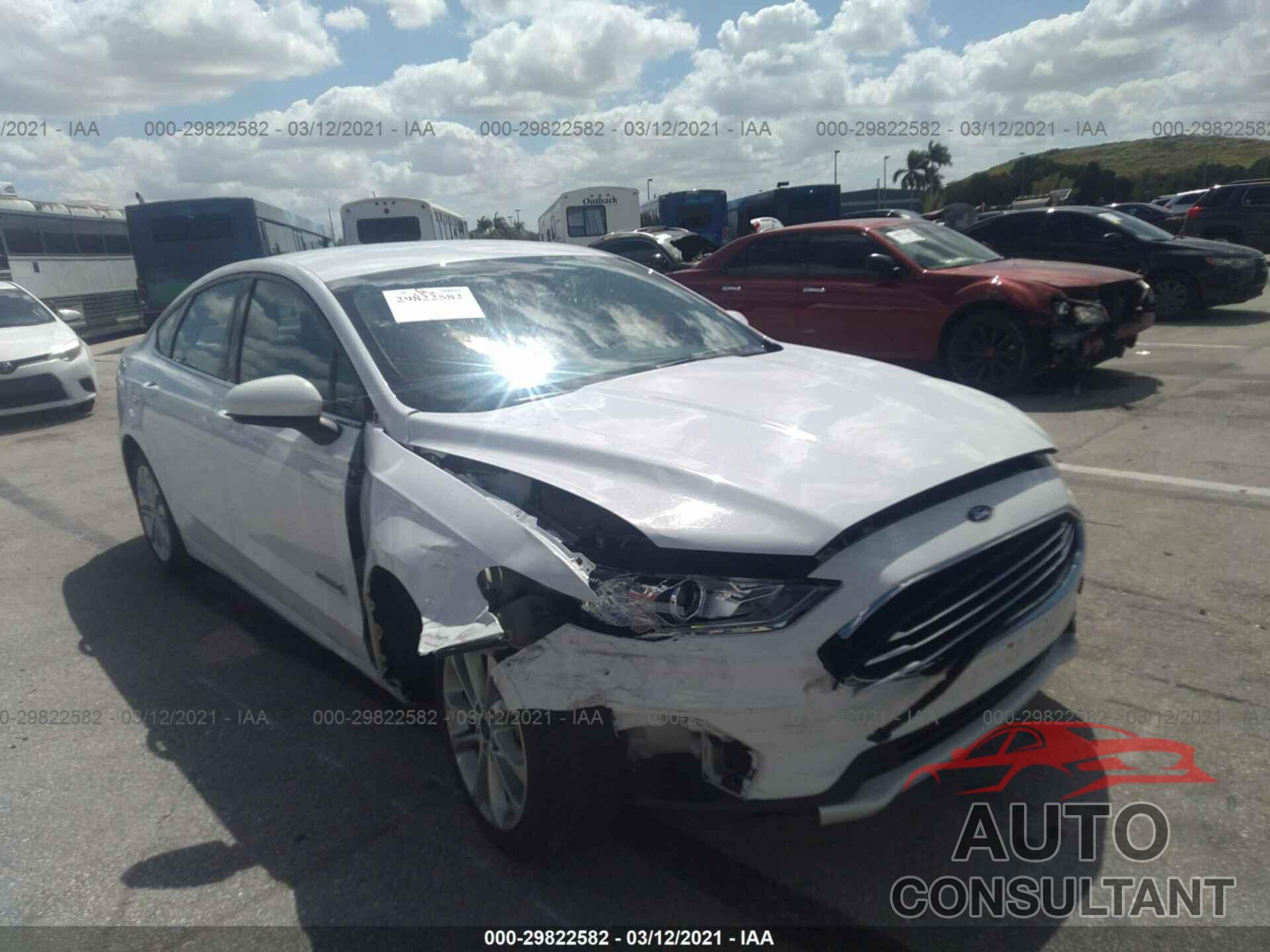 FORD FUSION HYBRID 2019 - 3FA6P0LU1KR240980