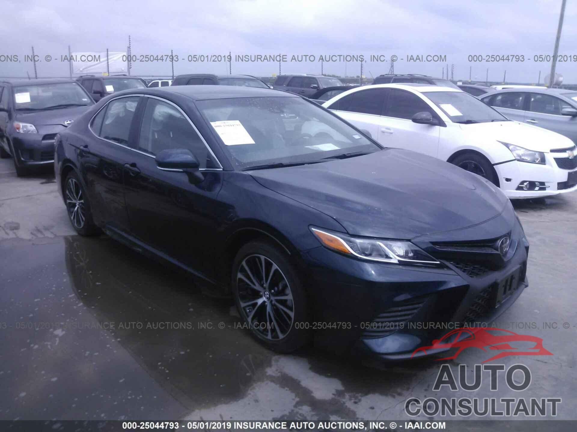 TOYOTA CAMRY 2018 - 4T1B11HK5JU636159