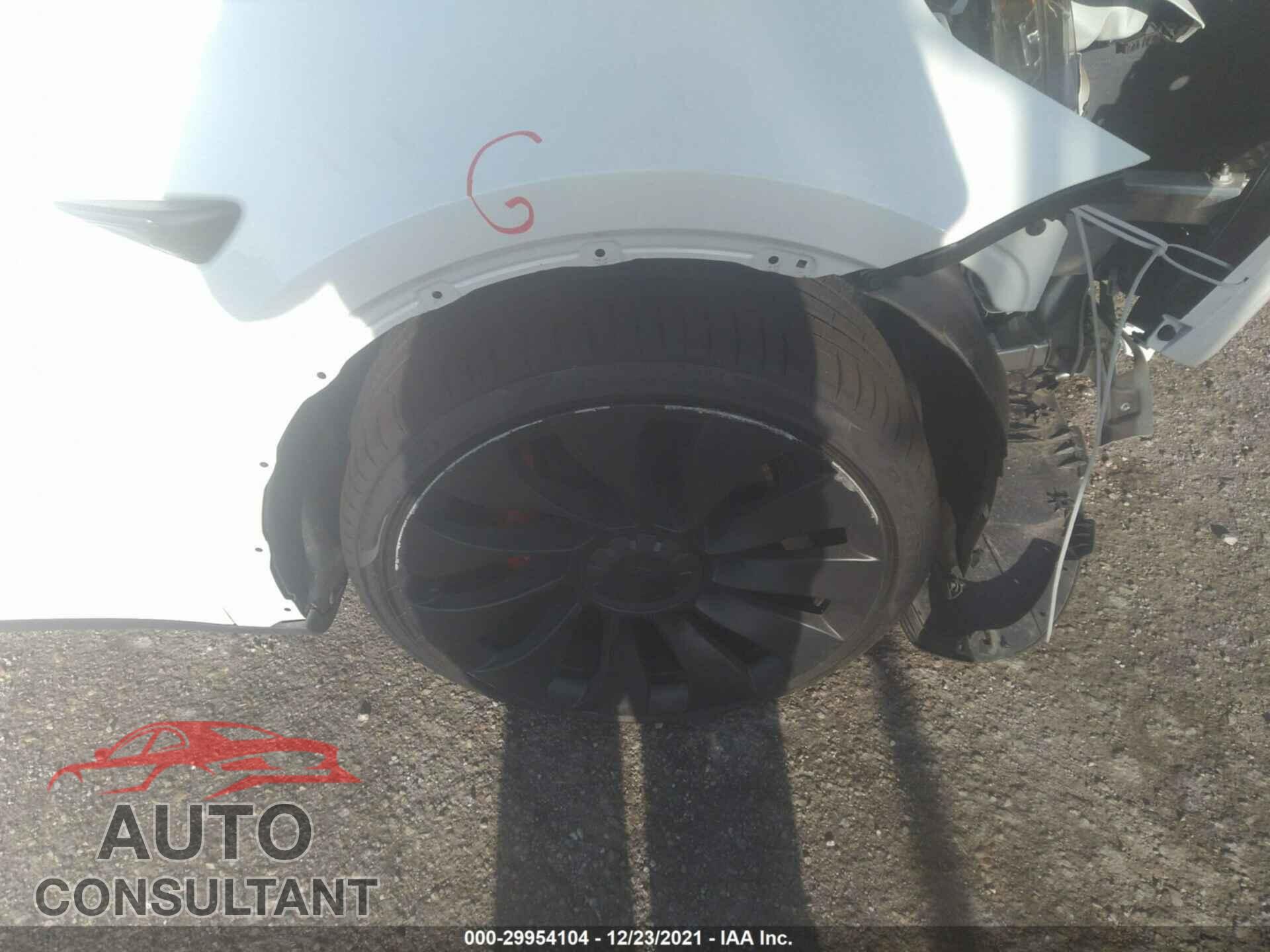 TESLA MODEL Y 2020 - 5YJYGDEF3LF040775