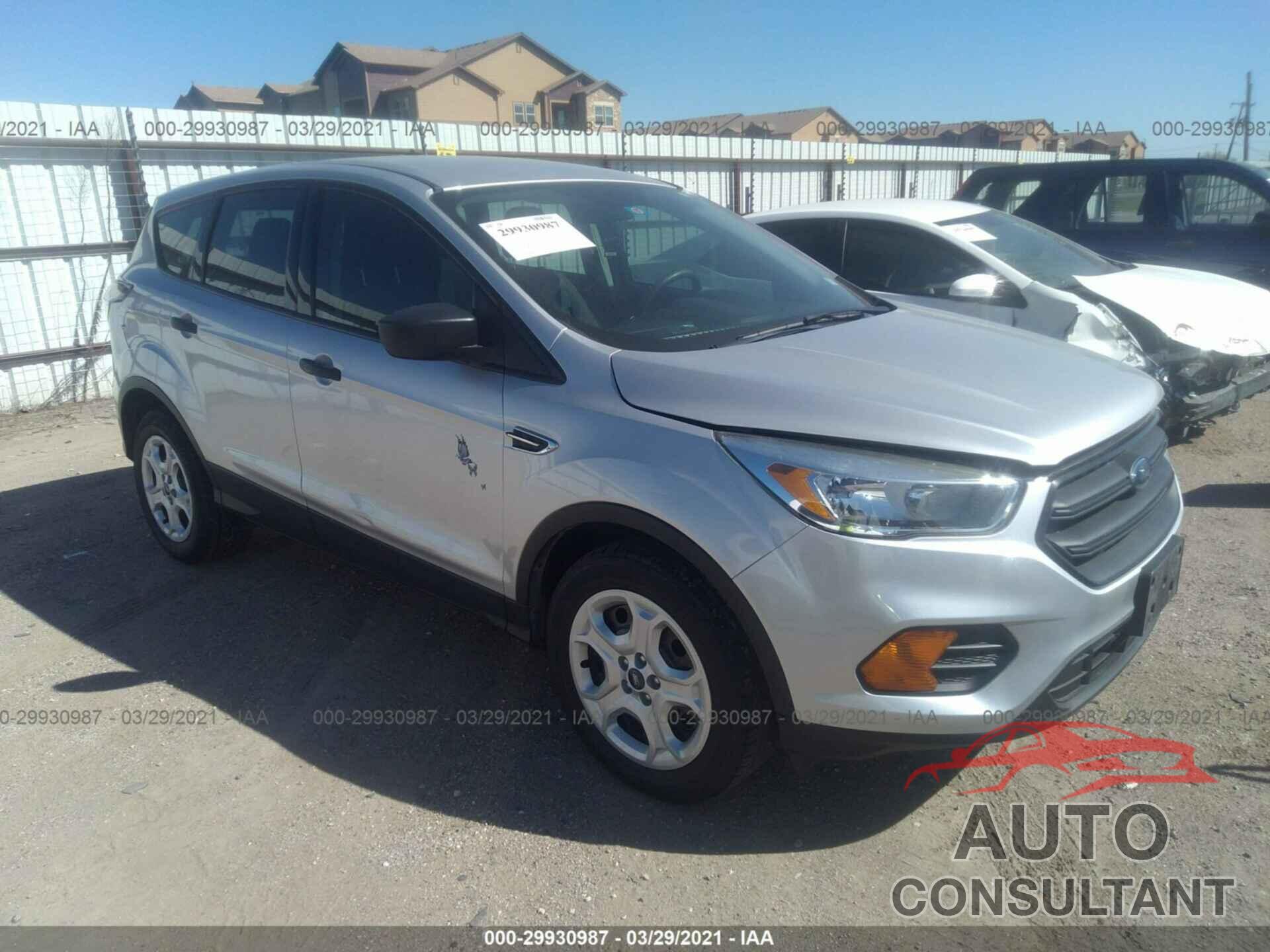 FORD ESCAPE 2017 - 1FMCU0F70HUB01903