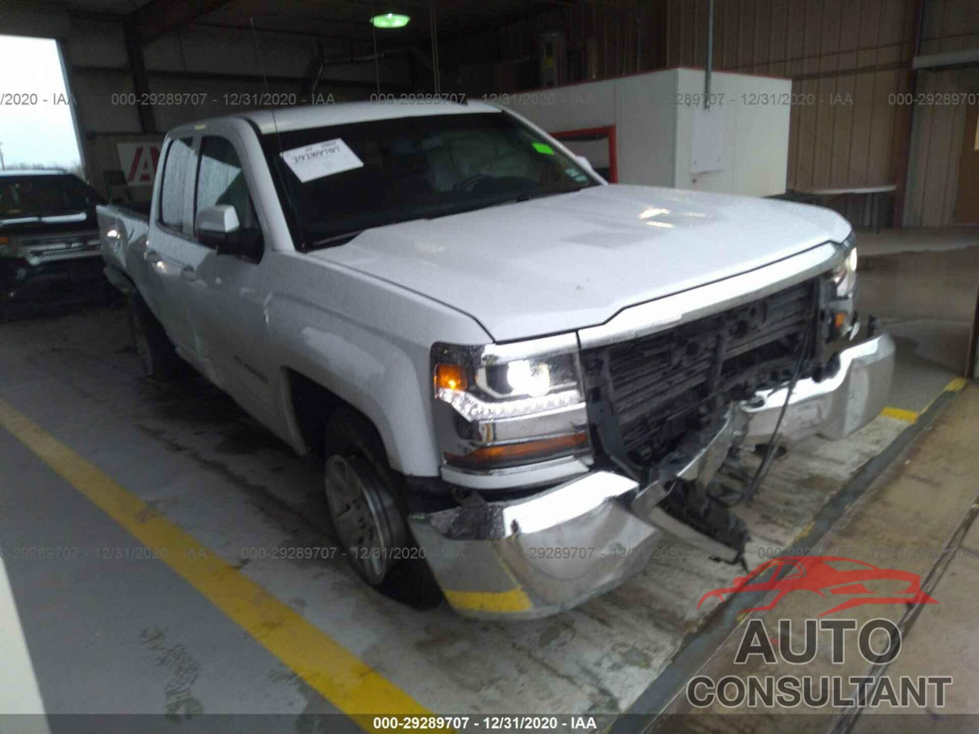 CHEVROLET SILVERADO 1500 2018 - 1GCRCREH2JZ153672