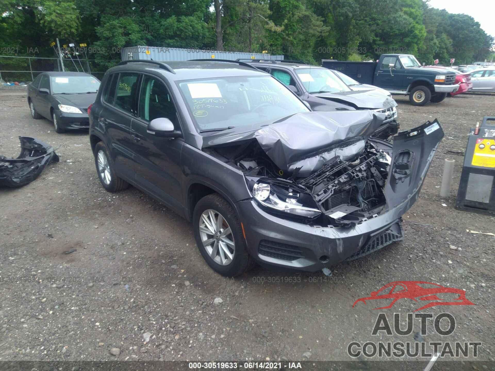 VOLKSWAGEN TIGUAN LIMITED 2018 - WVGBV7AX5JK002200