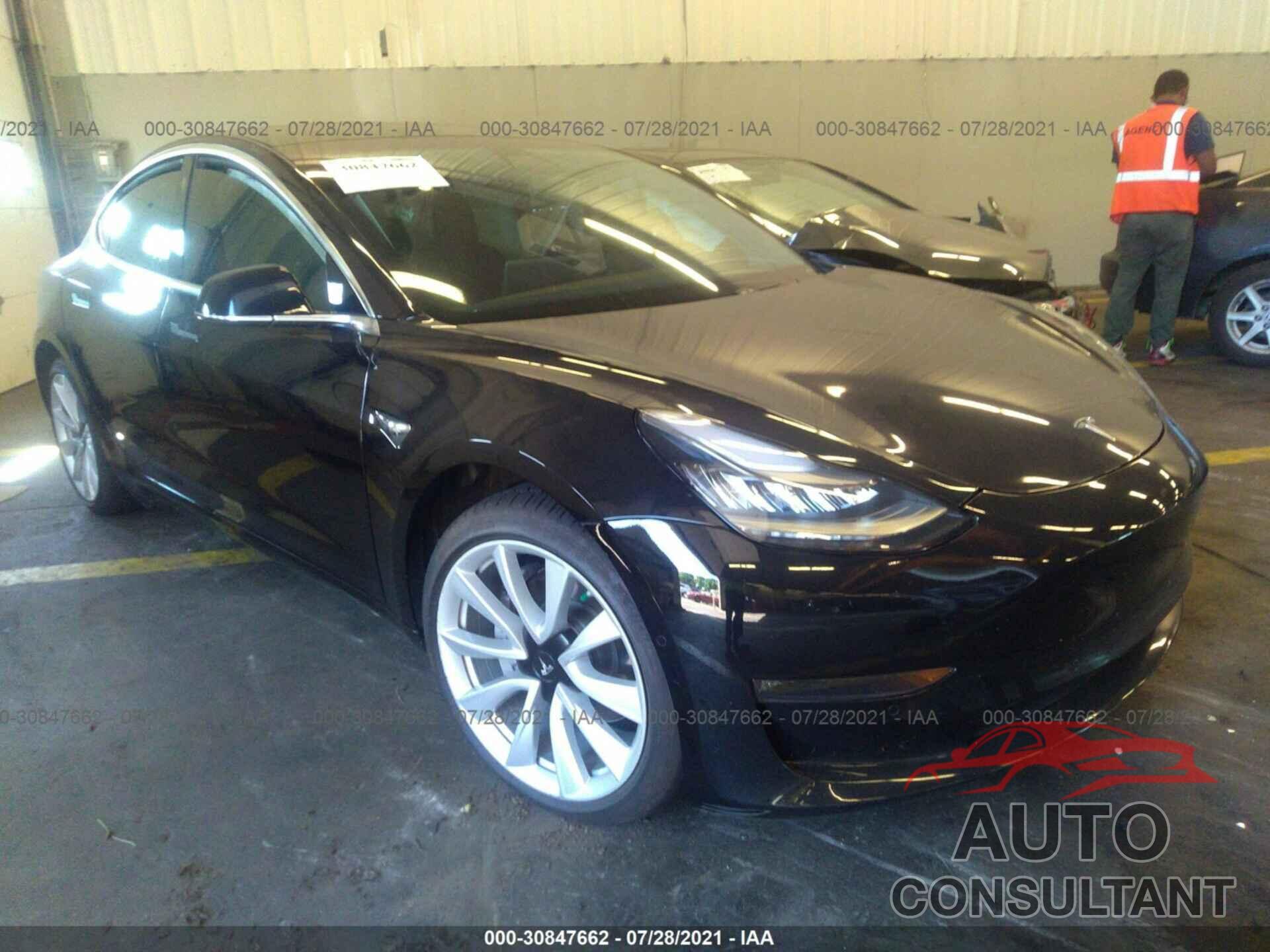 TESLA MODEL 3 2020 - 5YJ3E1EBXLF711757