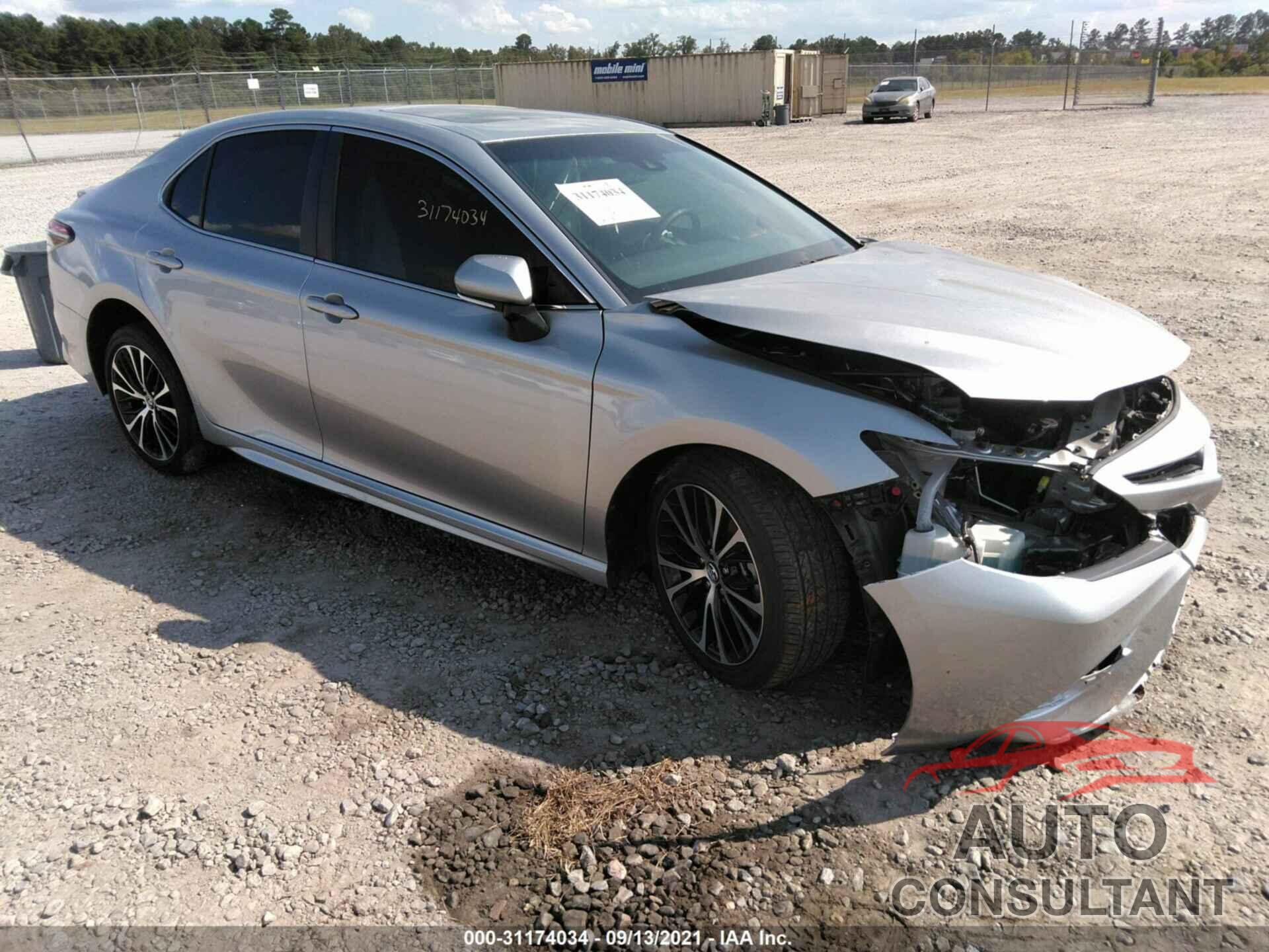 TOYOTA CAMRY 2018 - 4T1B11HK1JU561279