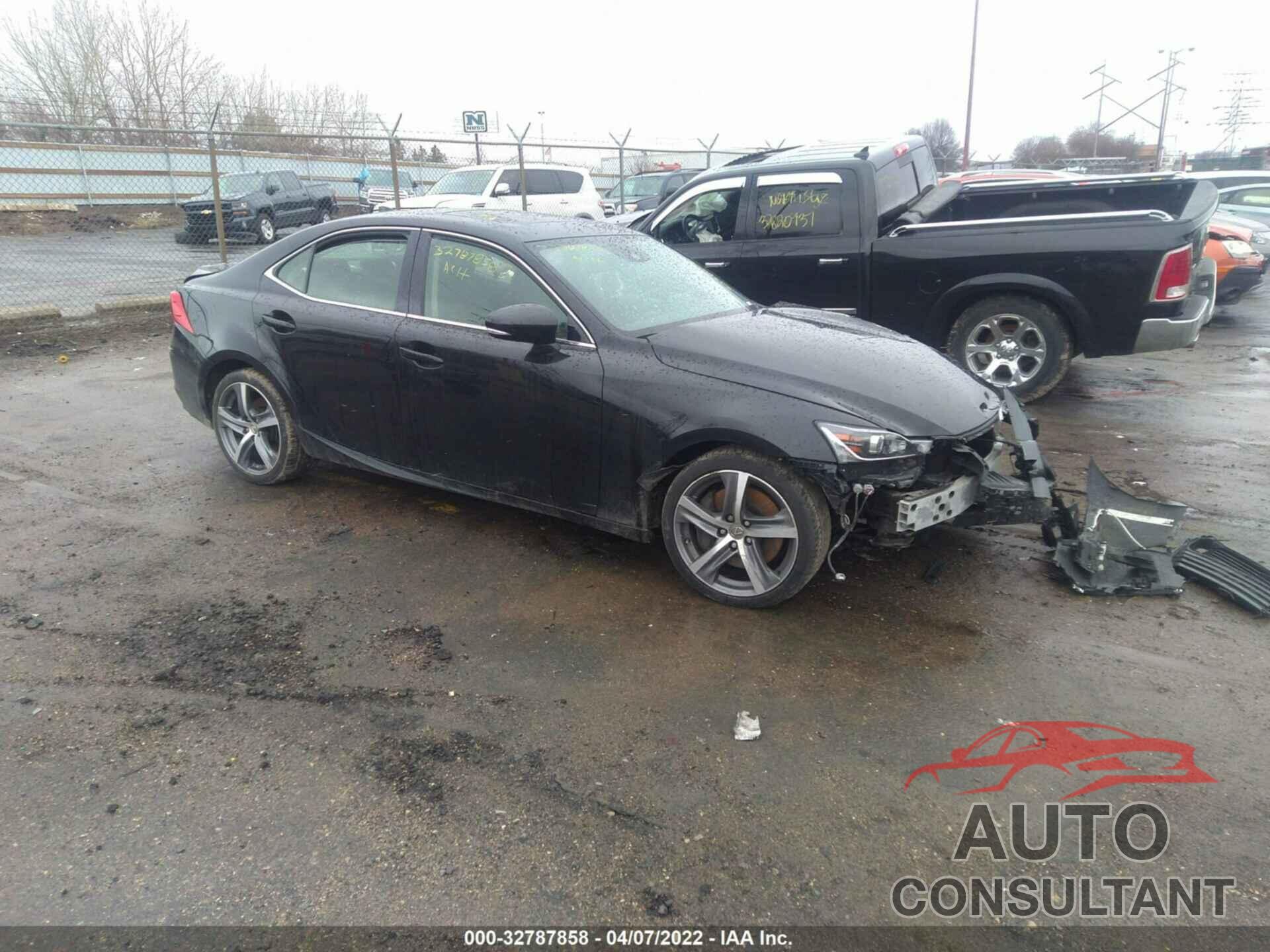 LEXUS IS 2018 - JTHC81D20J5027953