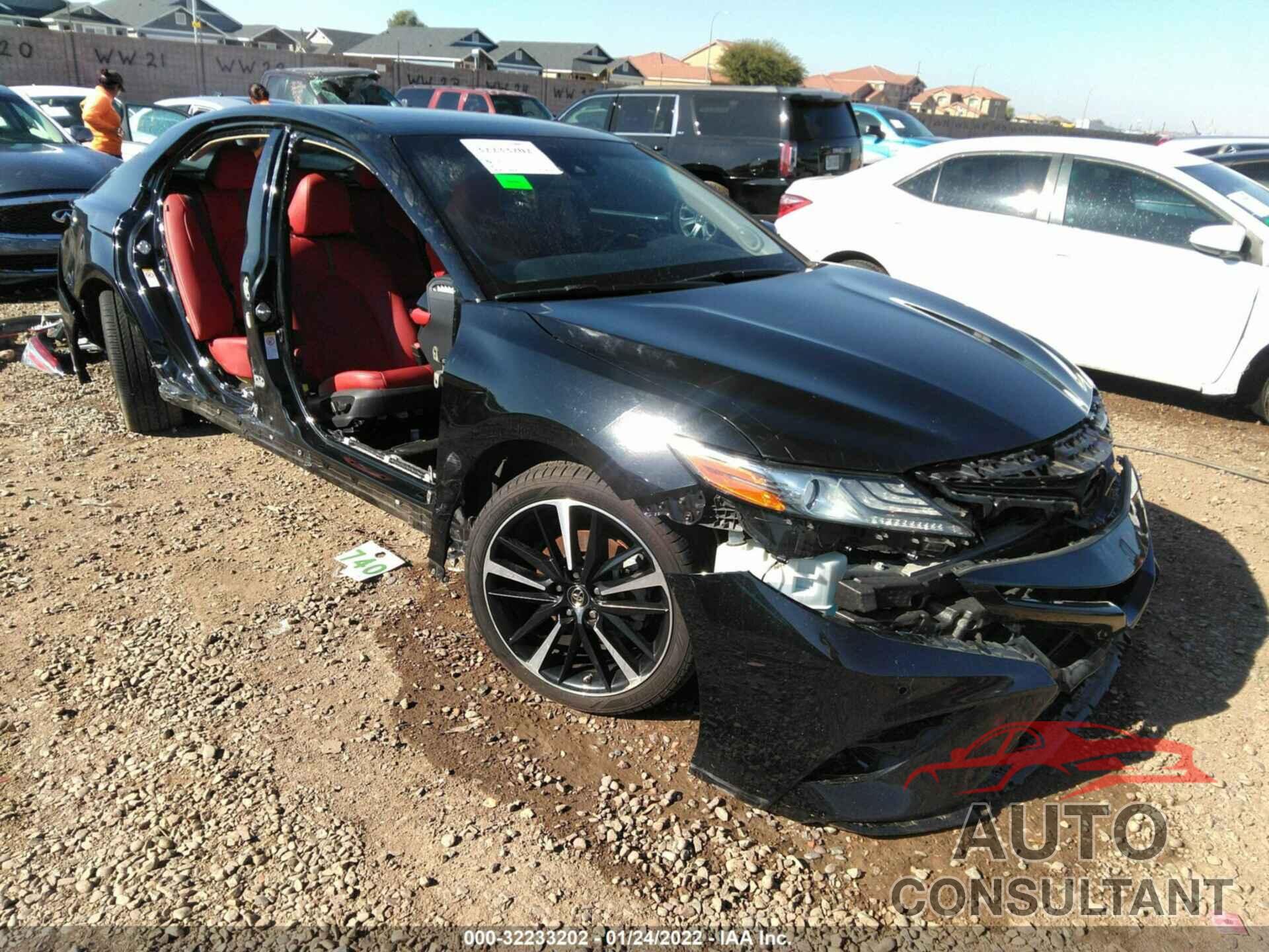 TOYOTA CAMRY 2018 - 4T1B61HK8JU059807