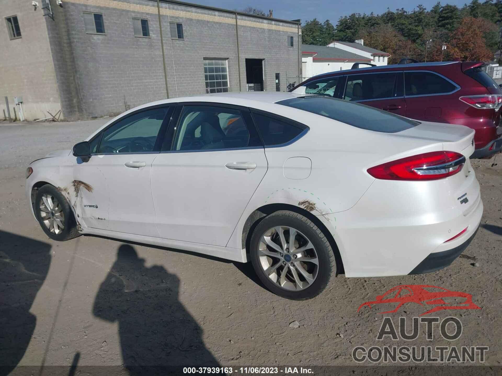 FORD FUSION HYBRID 2019 - 3FA6P0LU6KR281931